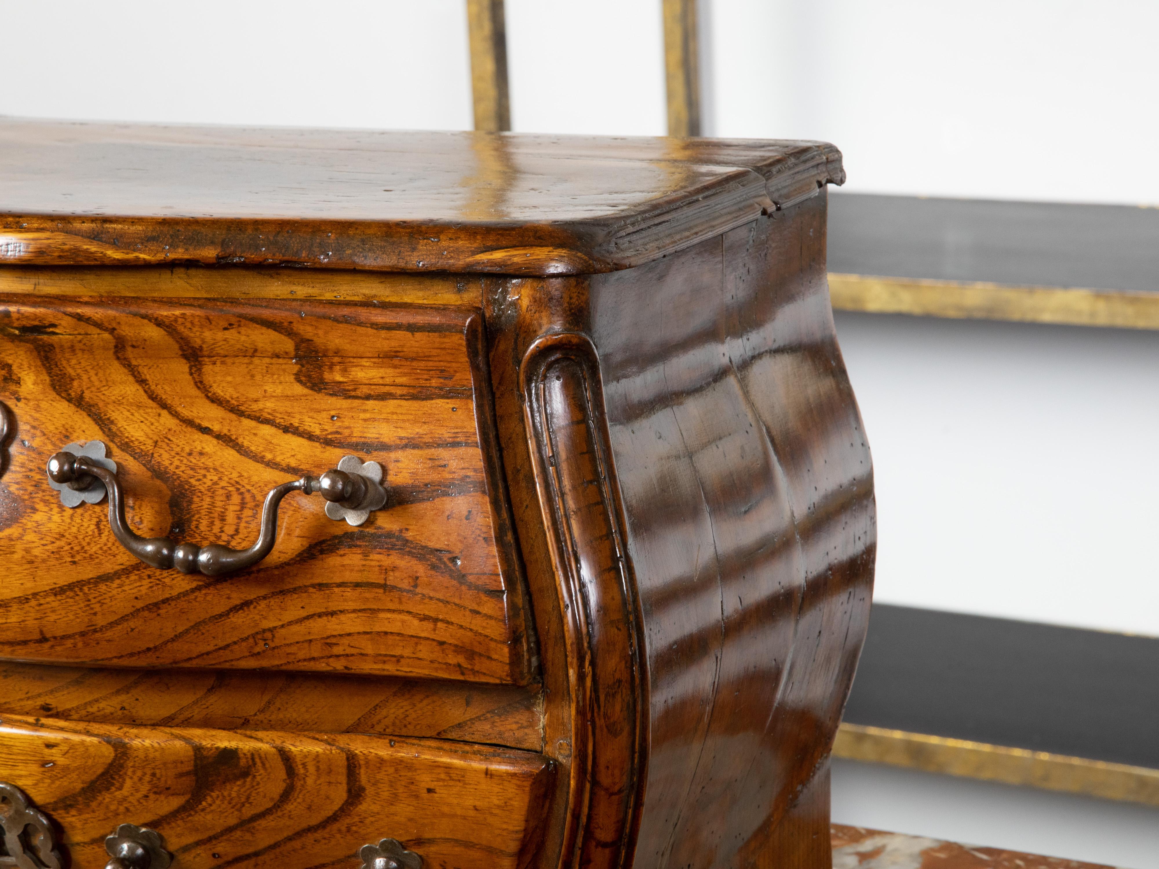 Commode francese in miniatura Bombé in noce, XIX secolo in vendita 2