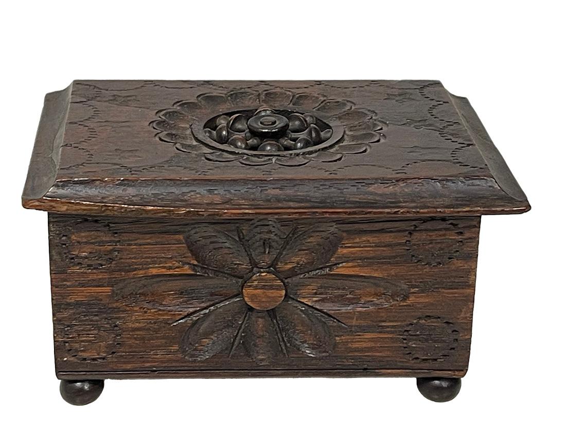 French miniature Breton Doll furniture, ca 1900 For Sale 13