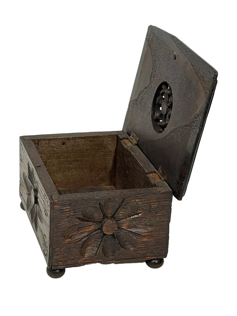 French miniature Breton Doll furniture, ca 1900 For Sale 14