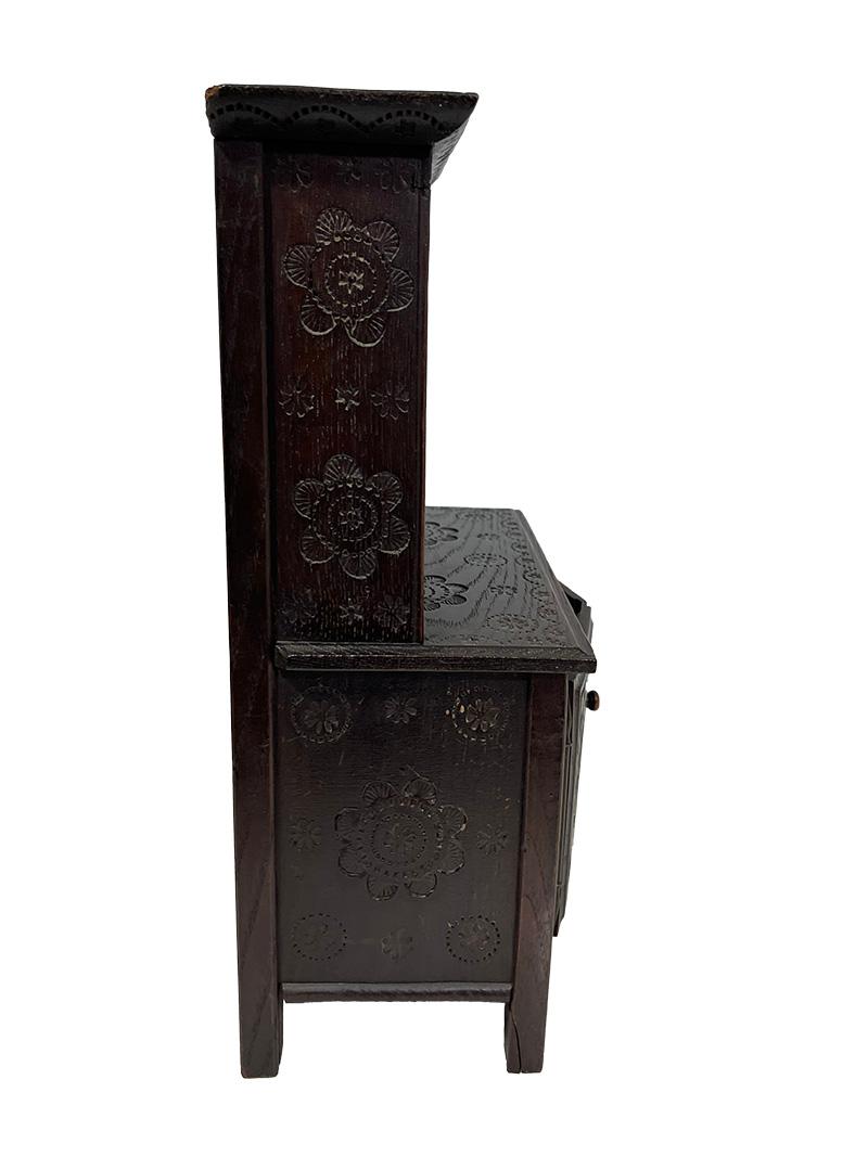 French miniature Breton Doll furniture, ca 1900 For Sale 2