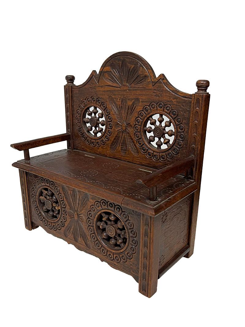 French miniature Breton Doll furniture, ca 1900 For Sale 4