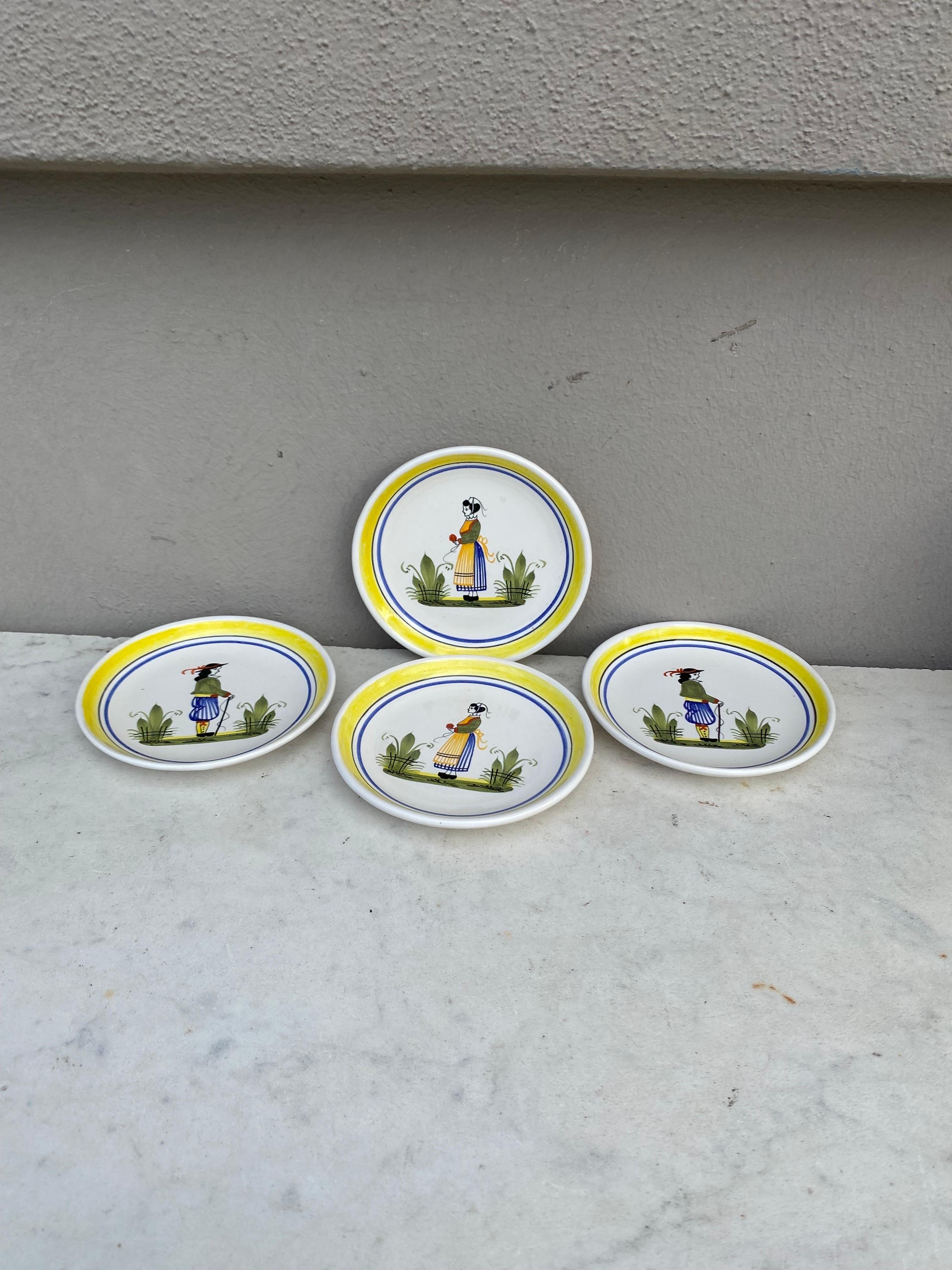 French Miniature Henriot Quimper Plate Circa 1950 In Good Condition For Sale In Austin, TX