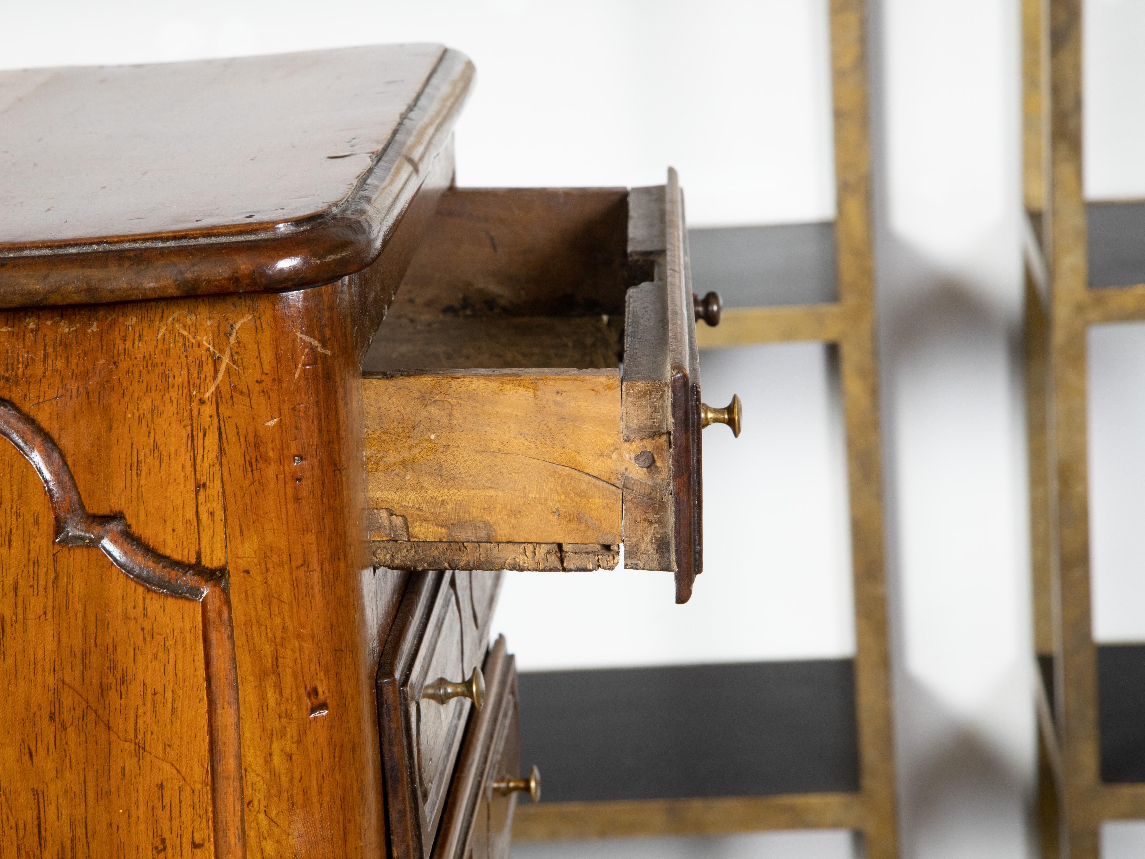 Commode francese in stile Luigi XV in noce, XIX secolo in vendita 4