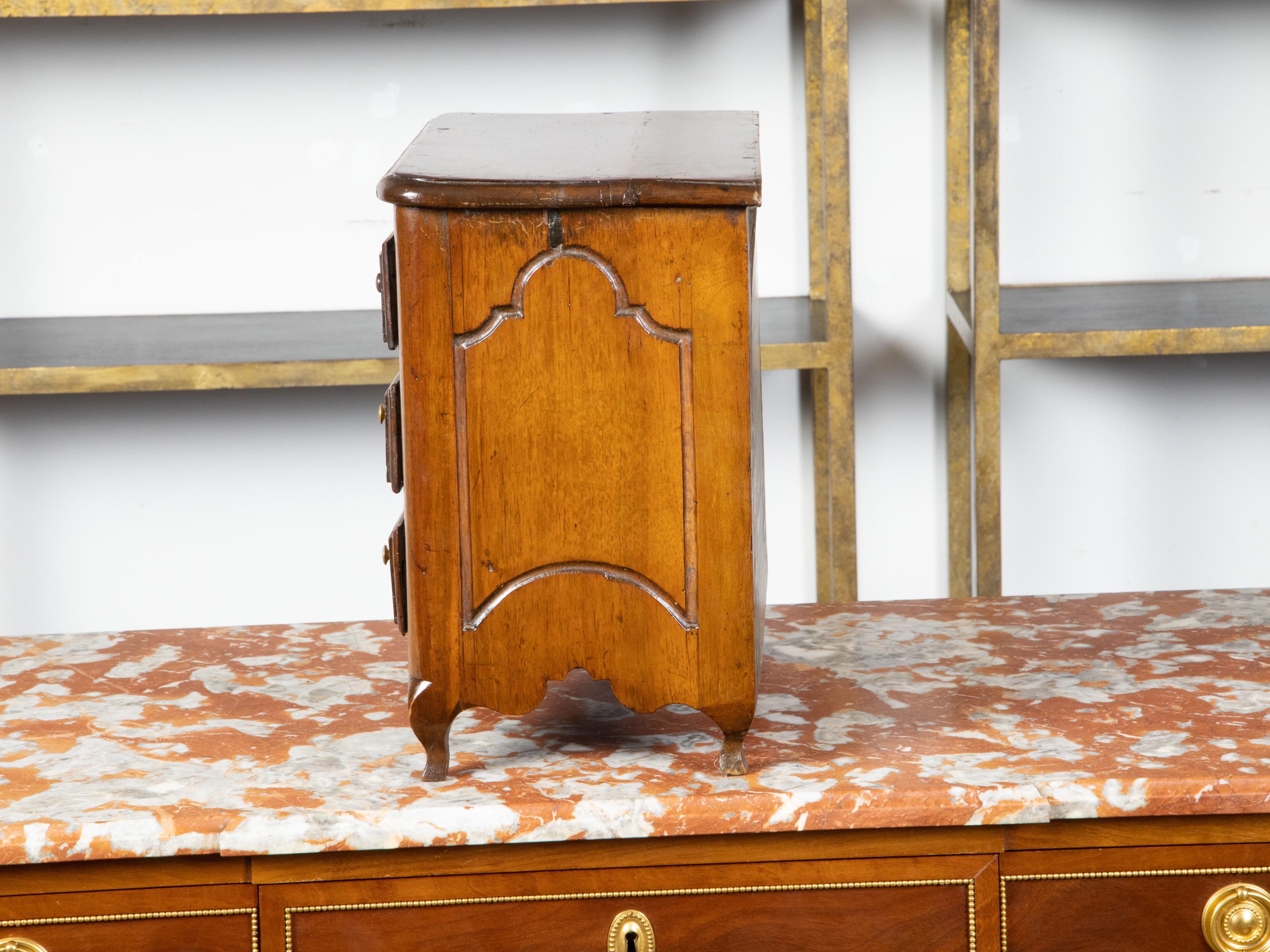 Commode francese in stile Luigi XV in noce, XIX secolo in vendita 1