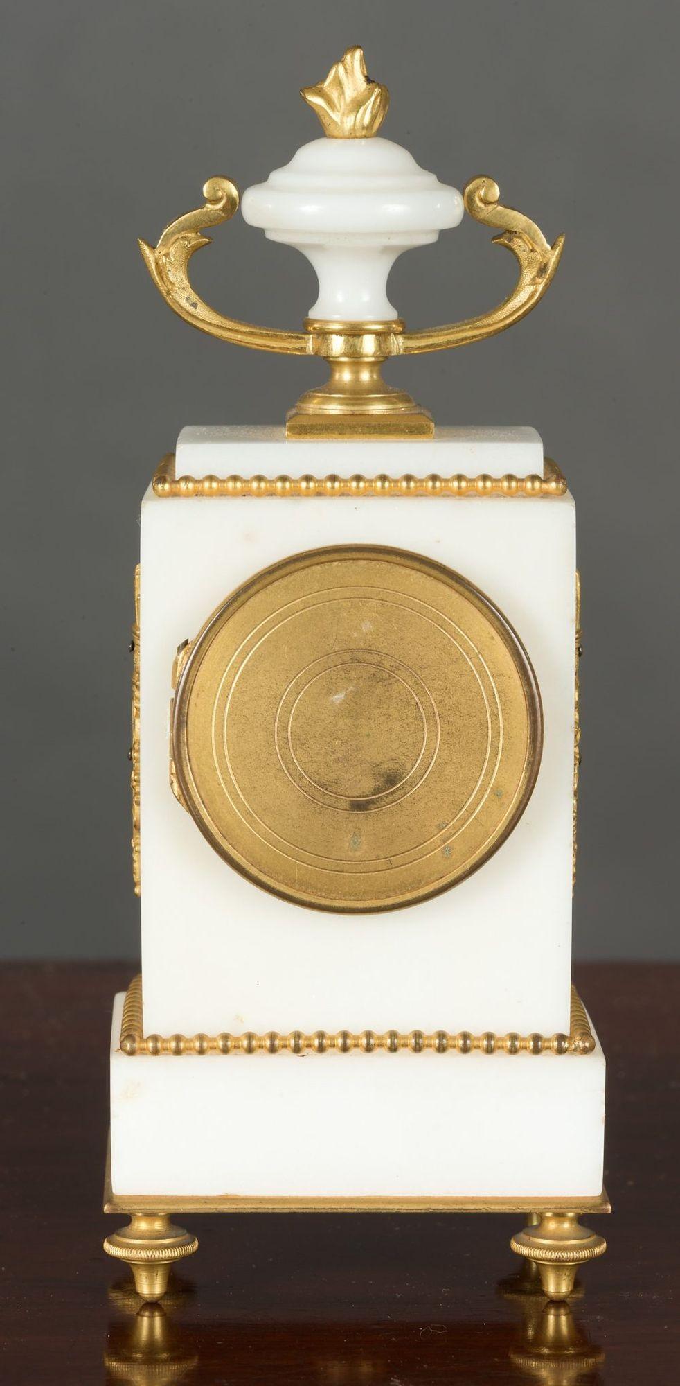 Französisch Miniature Weiß Marmor Uhr Garnitur (Viktorianisch) im Angebot