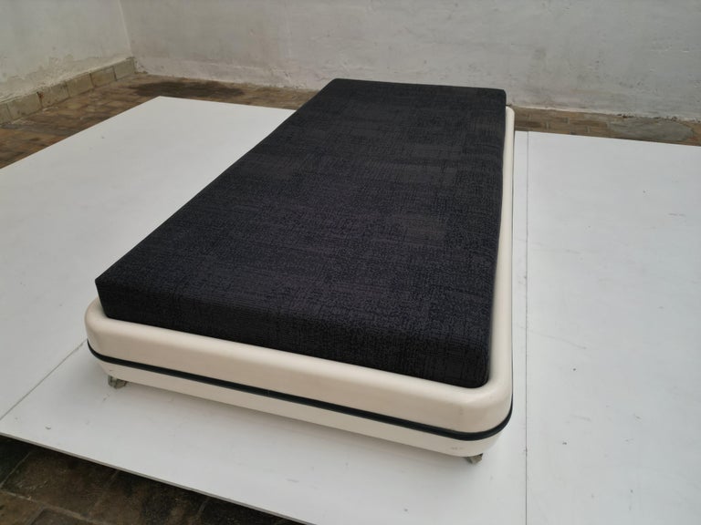 French Minimalist Daybed by Marc Held for Prisunic 1970 For Sale 8