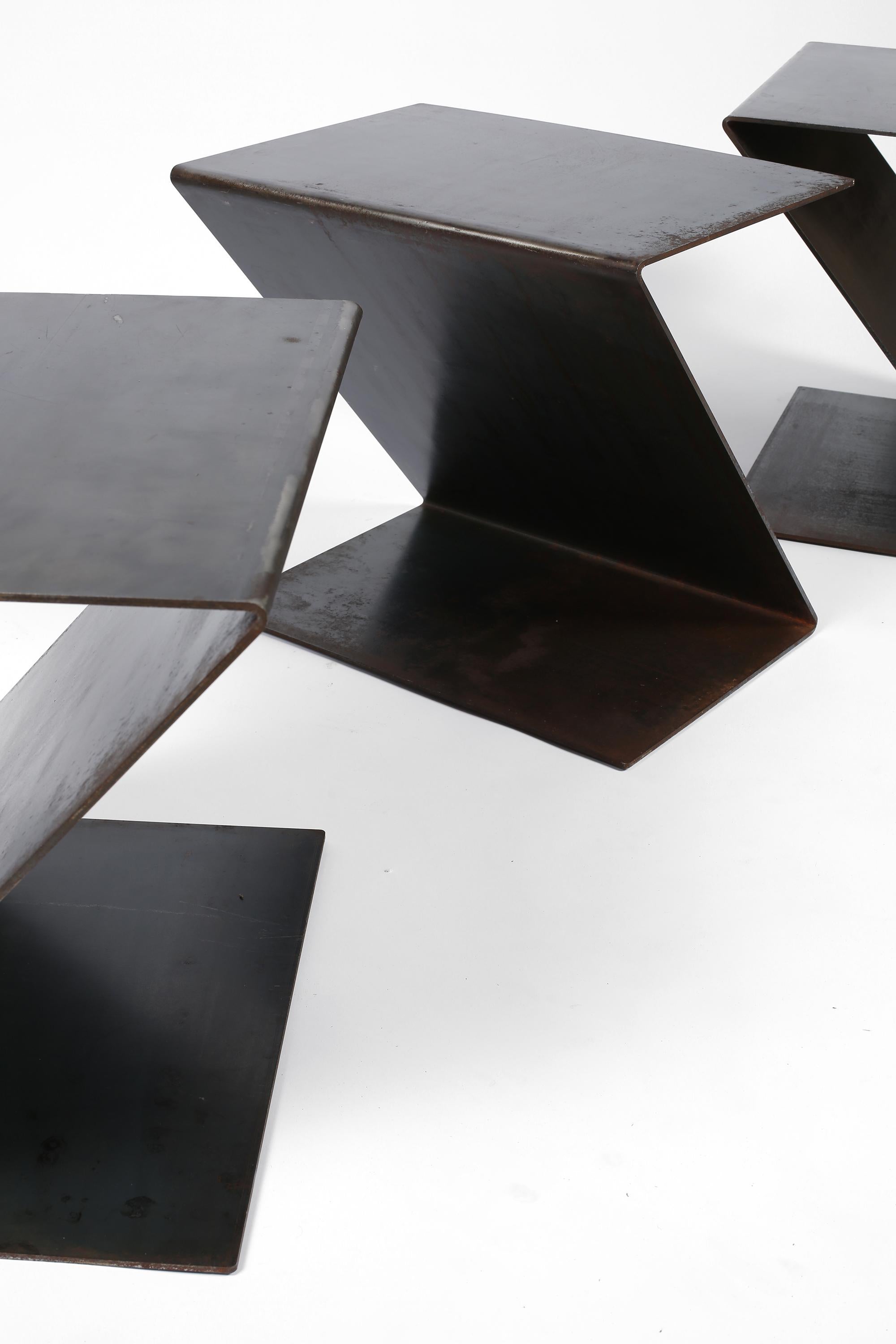 Tables « Z » minimalistes françaises en acier plié en vente 5