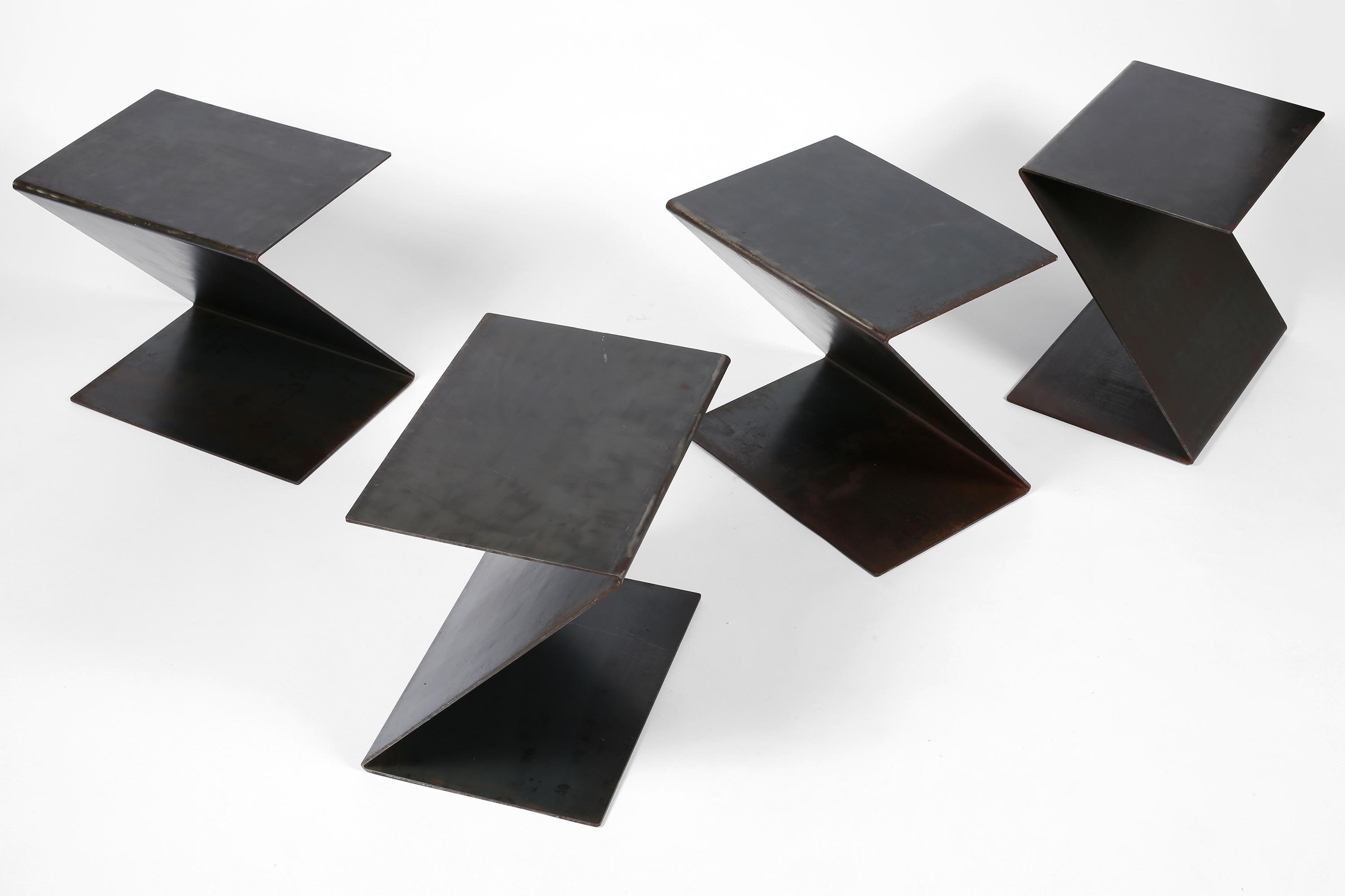 Tables « Z » minimalistes françaises en acier plié en vente 6