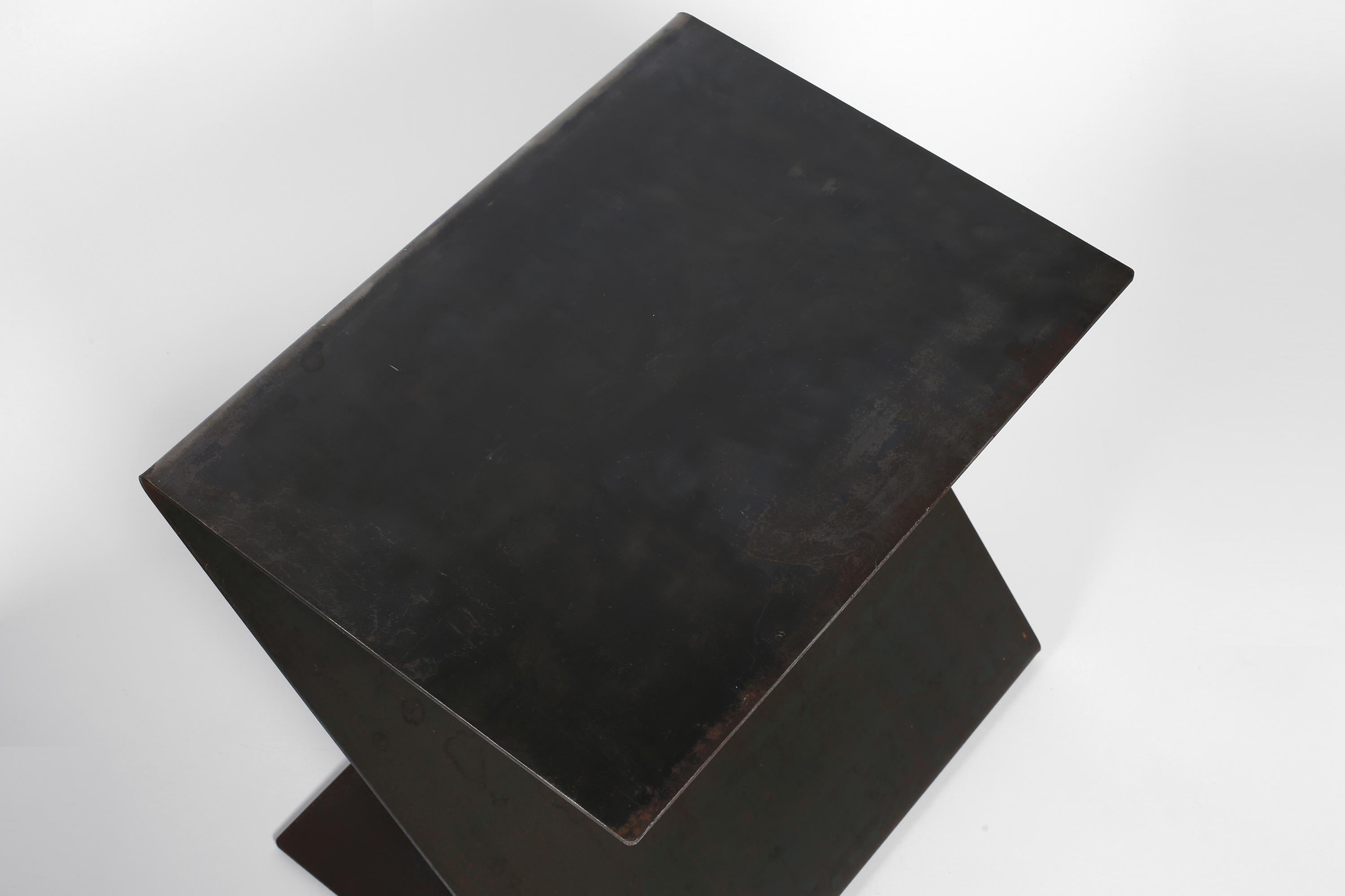 Tables « Z » minimalistes françaises en acier plié en vente 8