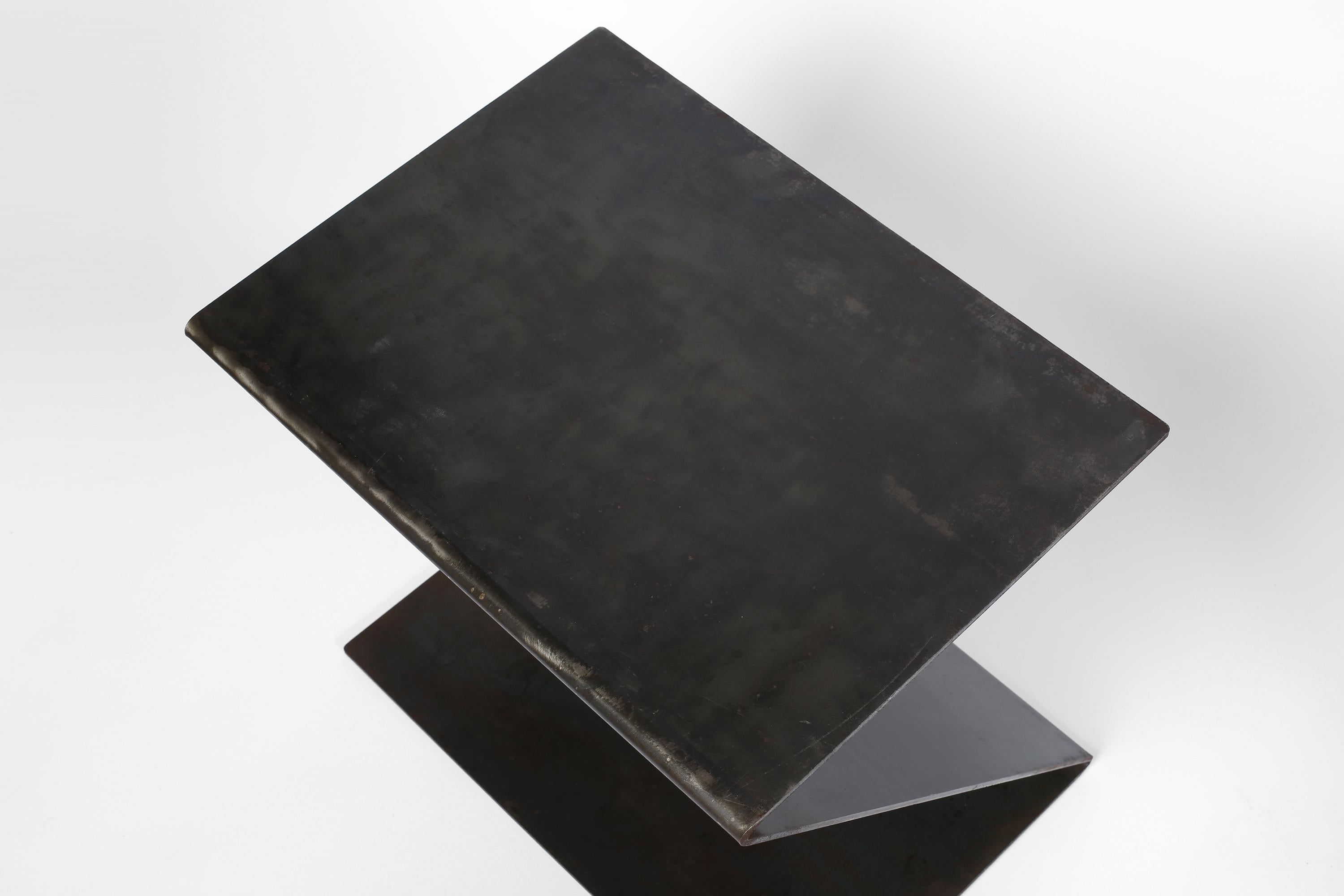 Tables « Z » minimalistes françaises en acier plié en vente 11
