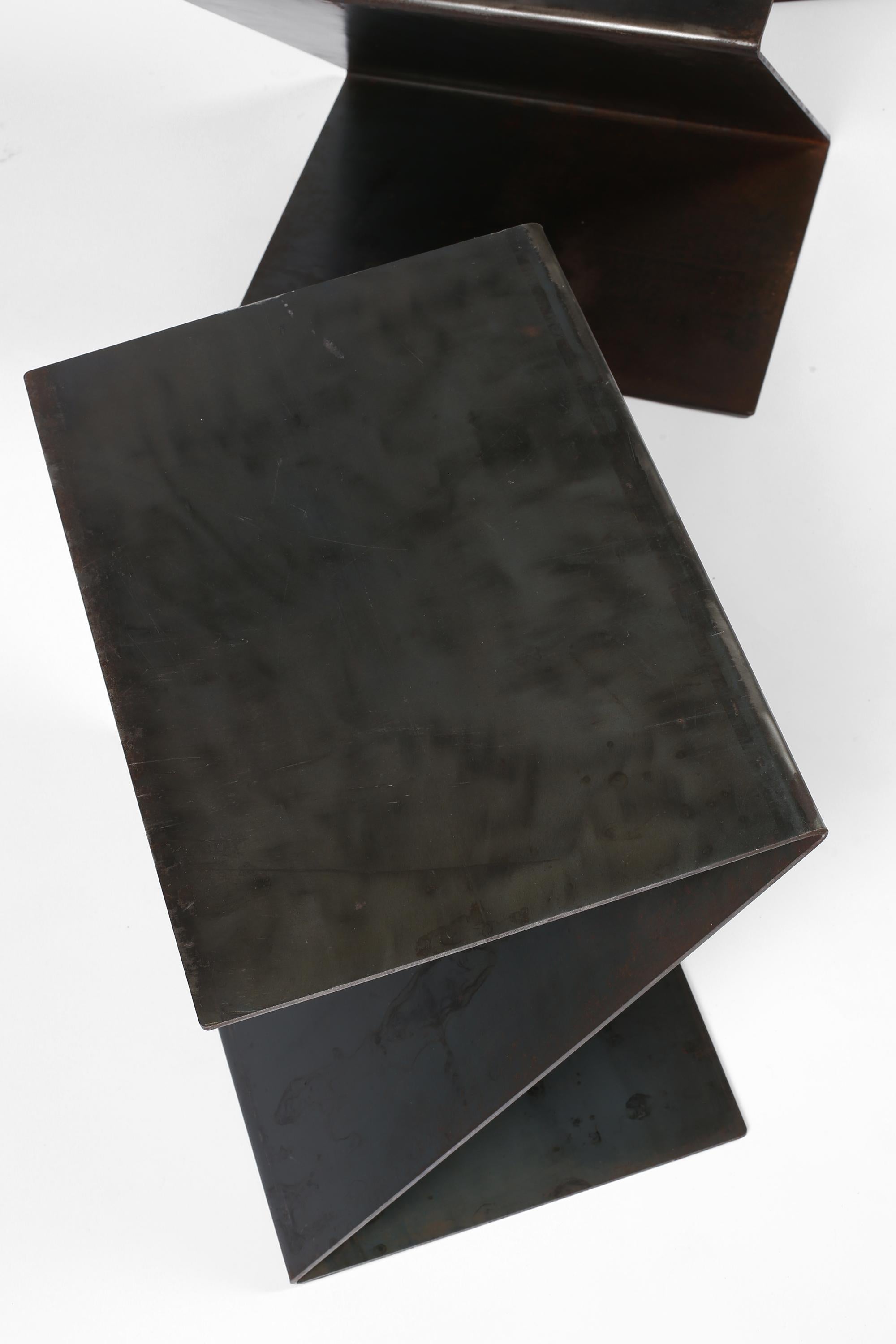 Tables « Z » minimalistes françaises en acier plié en vente 14