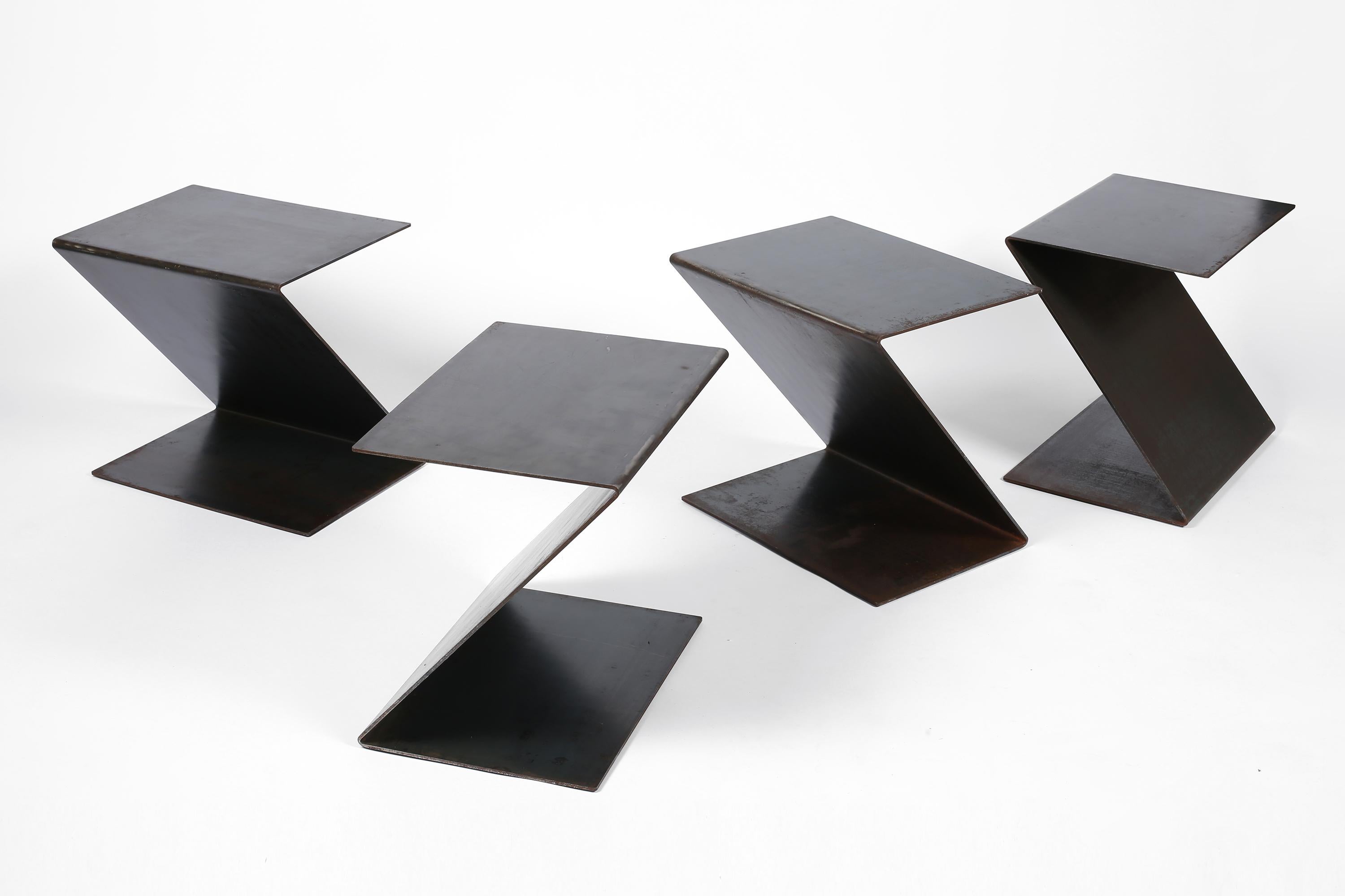 Français Tables « Z » minimalistes françaises en acier plié en vente
