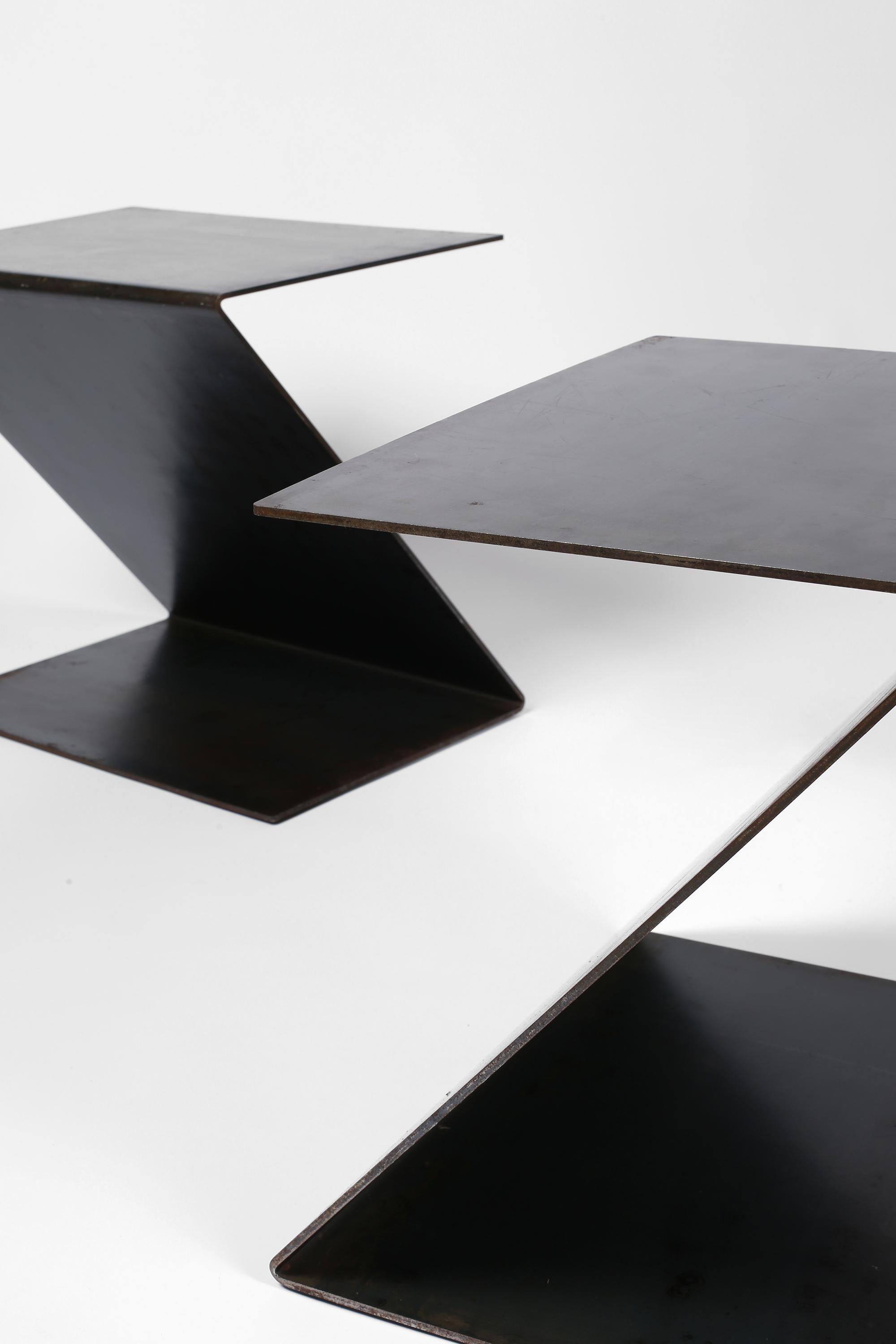Tables « Z » minimalistes françaises en acier plié Bon état - En vente à London, GB