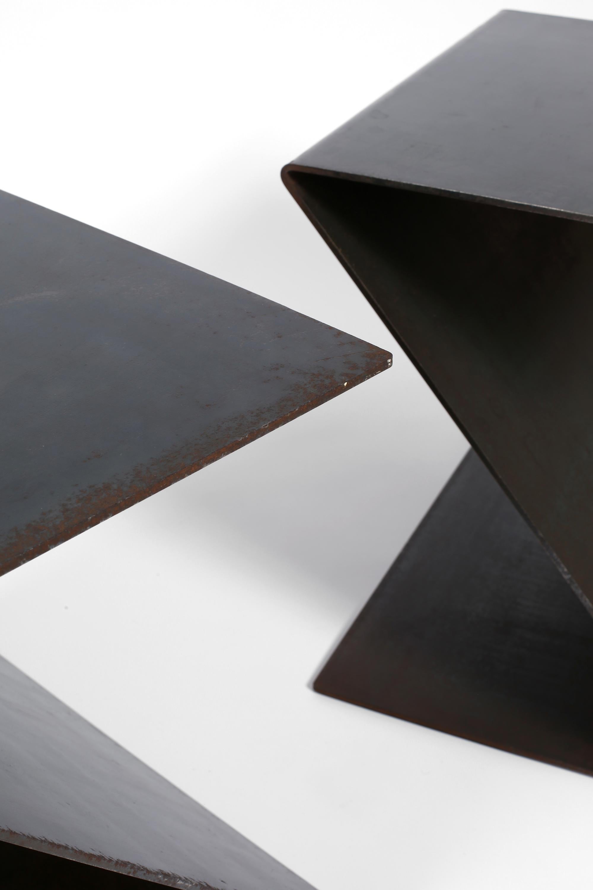 20ième siècle Tables « Z » minimalistes françaises en acier plié en vente