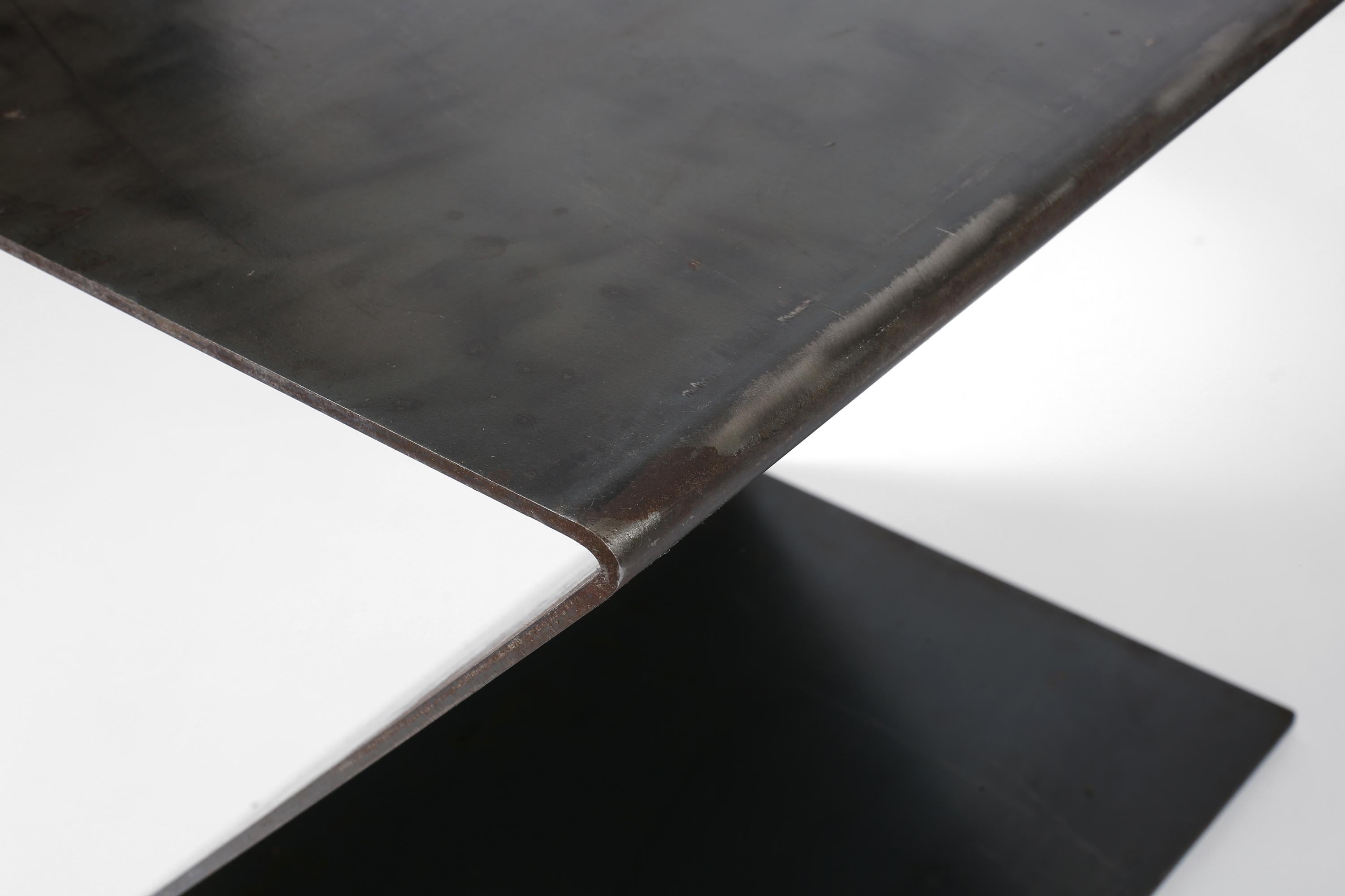 Tables « Z » minimalistes françaises en acier plié en vente 2