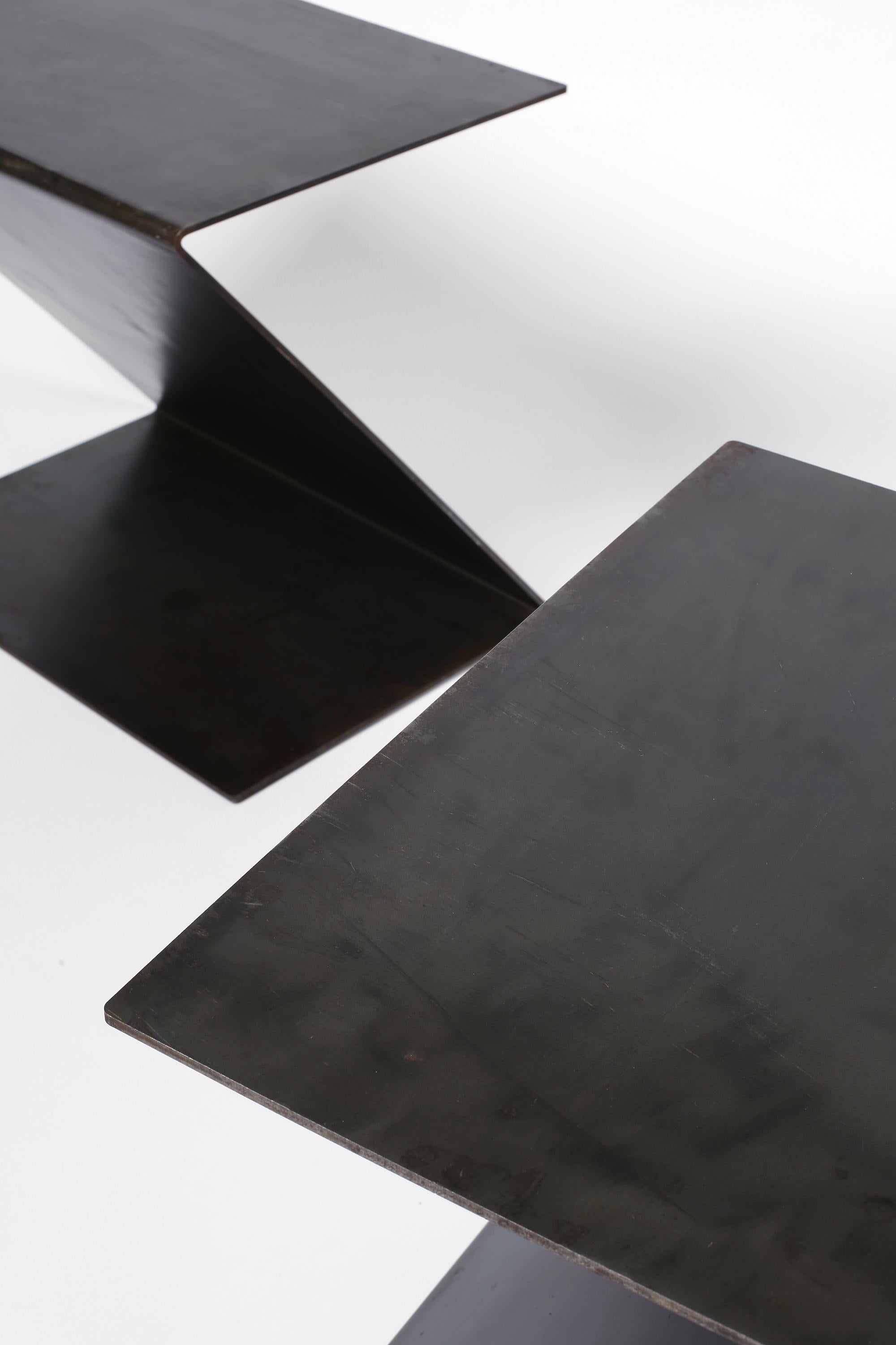 Tables « Z » minimalistes françaises en acier plié en vente 3