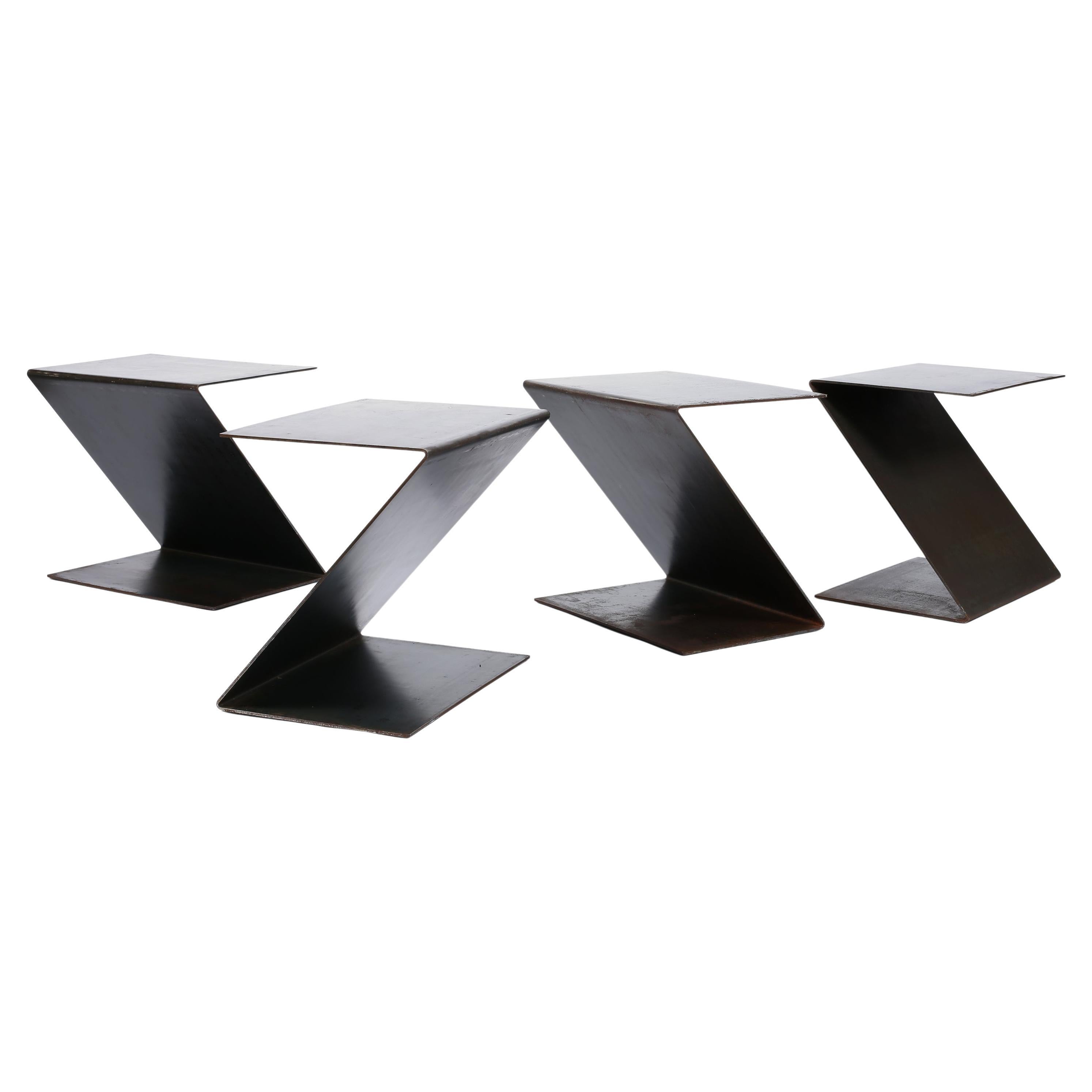 Tables « Z » minimalistes françaises en acier plié en vente