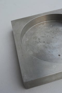 Französischer Minimalistischer Auffangbehälter aus massivem Aluminium, skulpturales Design, 1970er Jahre