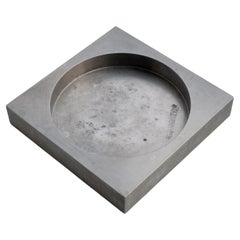 Catchall francés minimalista de aluminio macizo, diseño escultórico, años 70