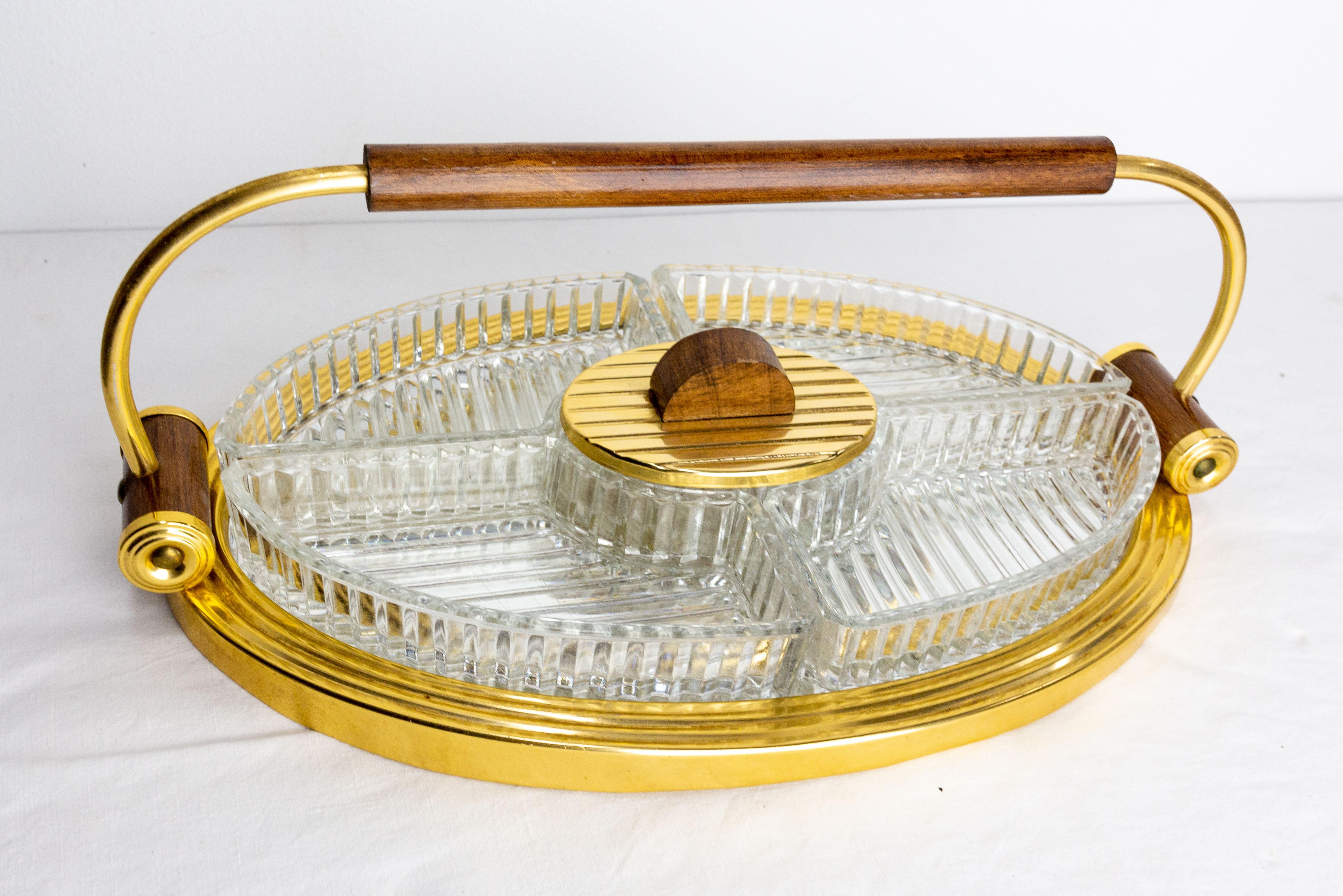 Service set in textured glass composed of a mirrored tray and five bowls. The central bowl has a brass and wood cap.
Art Déco style
Good condition

Shipping:
25 / 38 / 15.5 cm 2.1 kg.
  