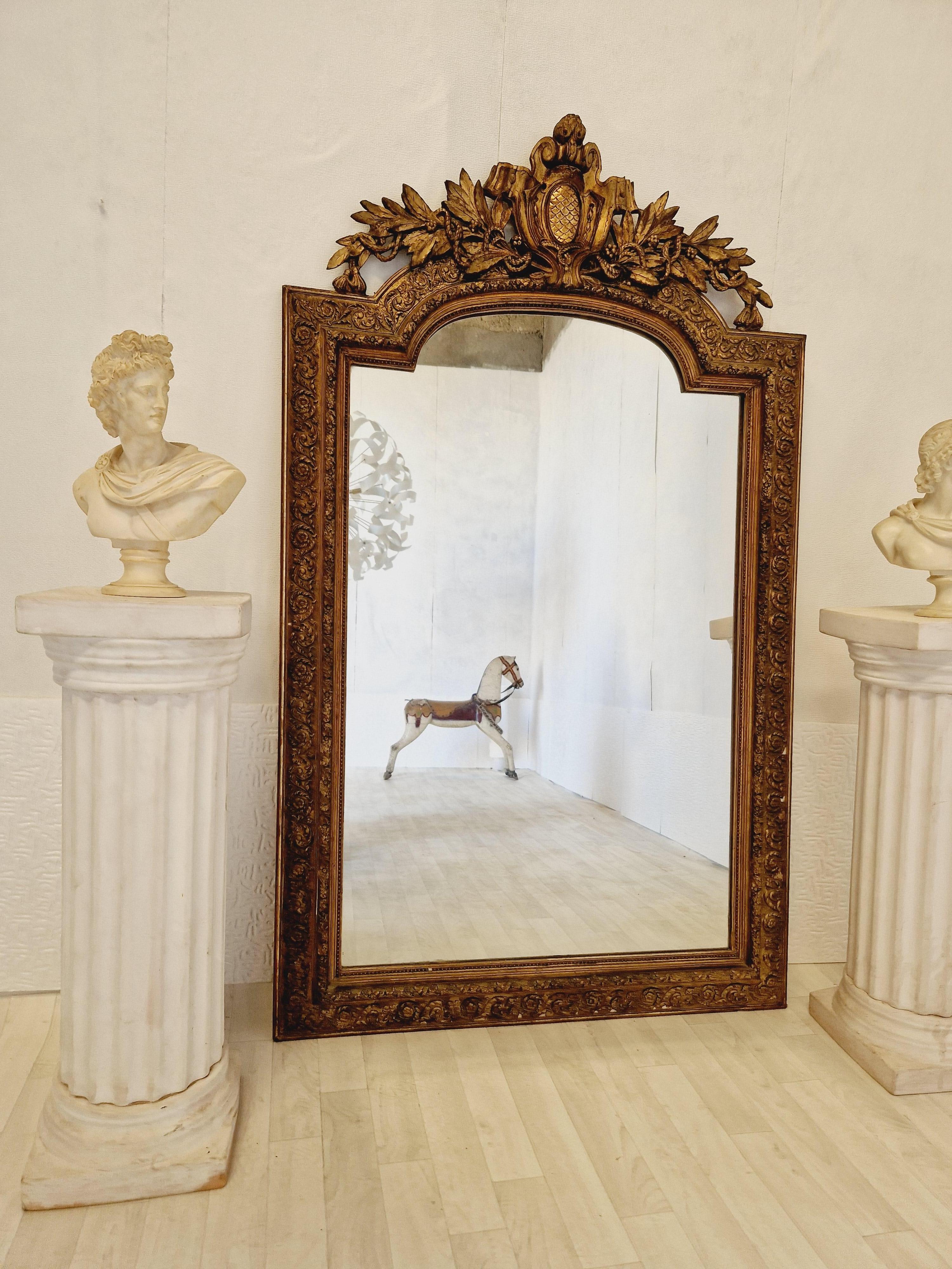 Add a touch of Antique aesthetics to your home with this Giltwood framed Louis XVI Style wall mirror. The rectangular mirror boasts an impressive height of 156 cm and a width of 93 cm, with a beautiful detailing. The mirror is of Louis XVI has a