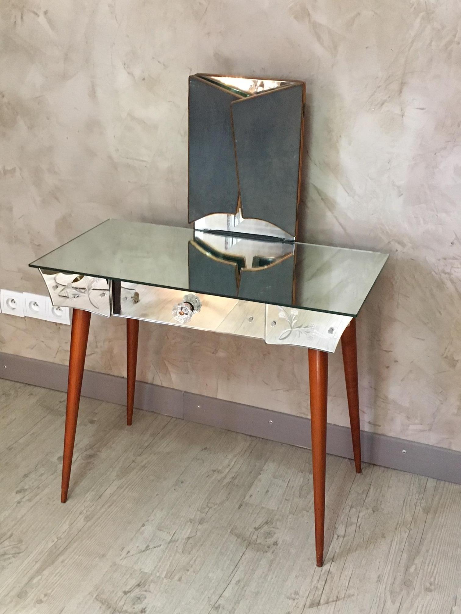 French Mirrored Dressing Table, 1950s In Good Condition In LEGNY, FR