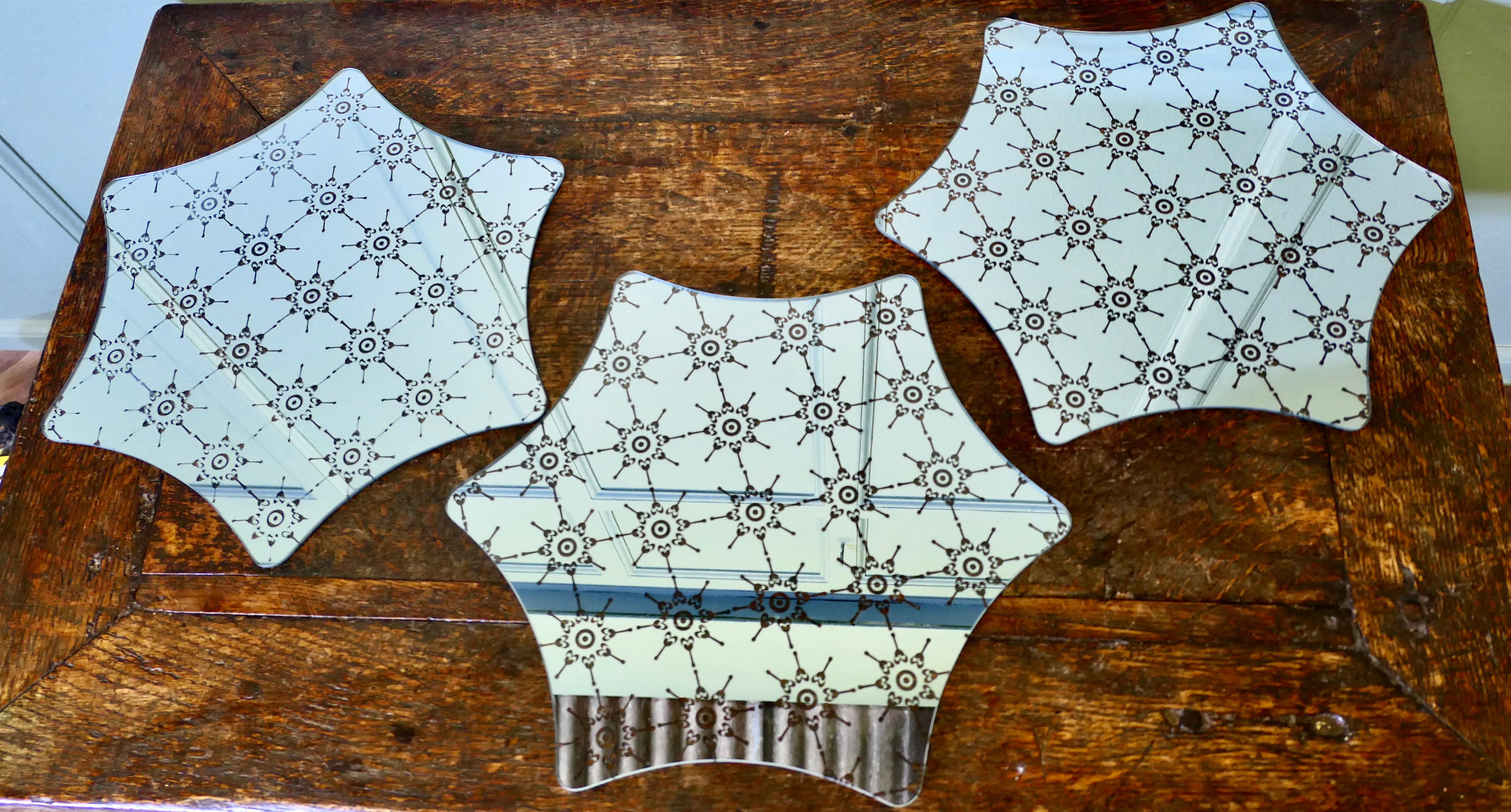 French Mirrored Sideboard Mats  A lovely trio which sits on your serving table In Good Condition For Sale In Godshill, Isle of Wight