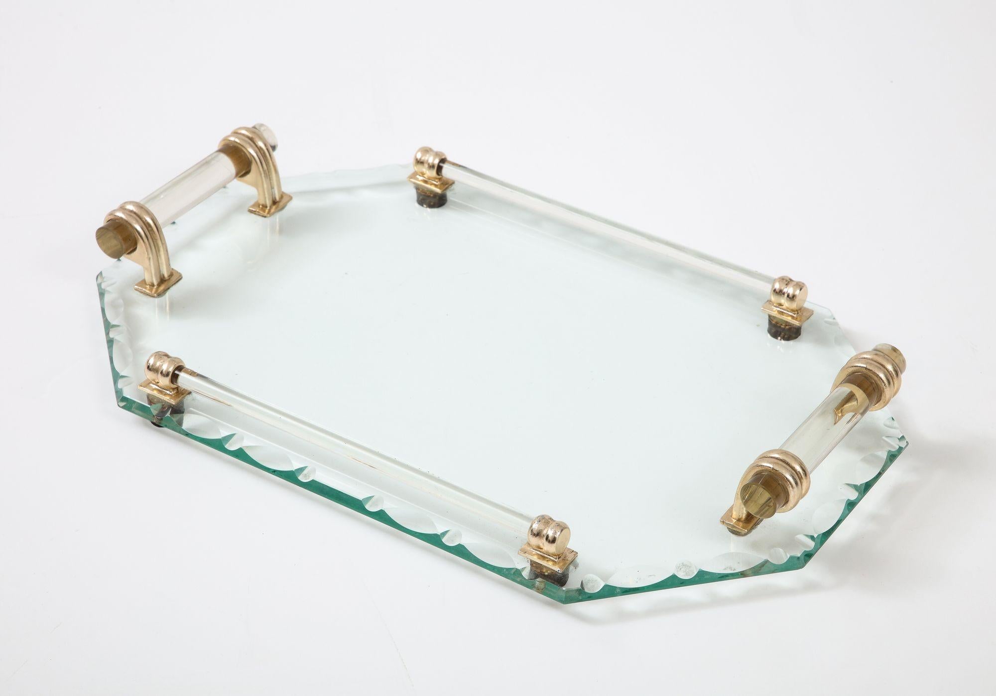 Französisches Glastablett im Stil von Jacques Adnet mit Glasgriffen für Damen oder Herren im Angebot