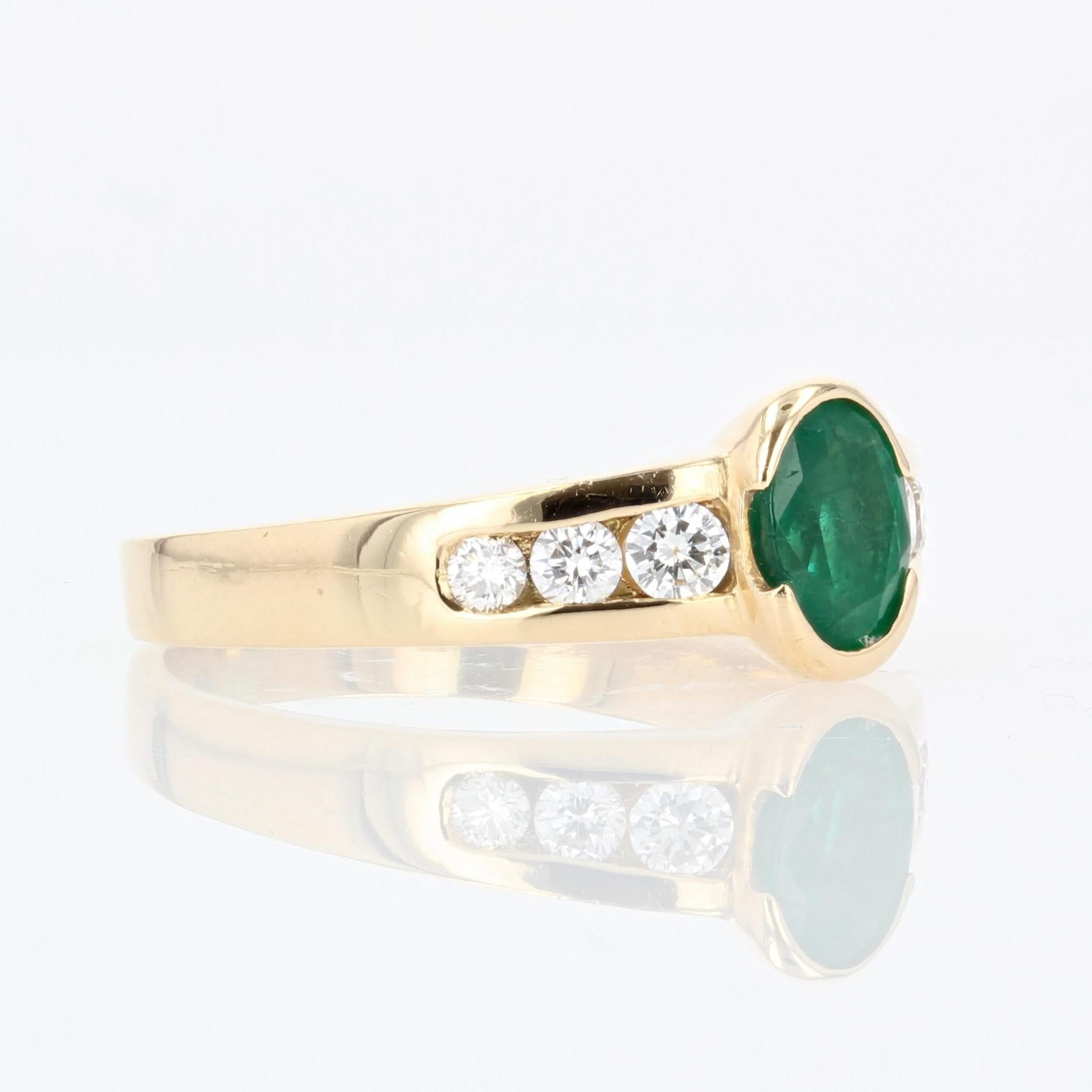 Französischer moderner Ring aus 18 Karat Gelbgold mit 0, 60 Karat Smaragd und Diamanten im Angebot 2