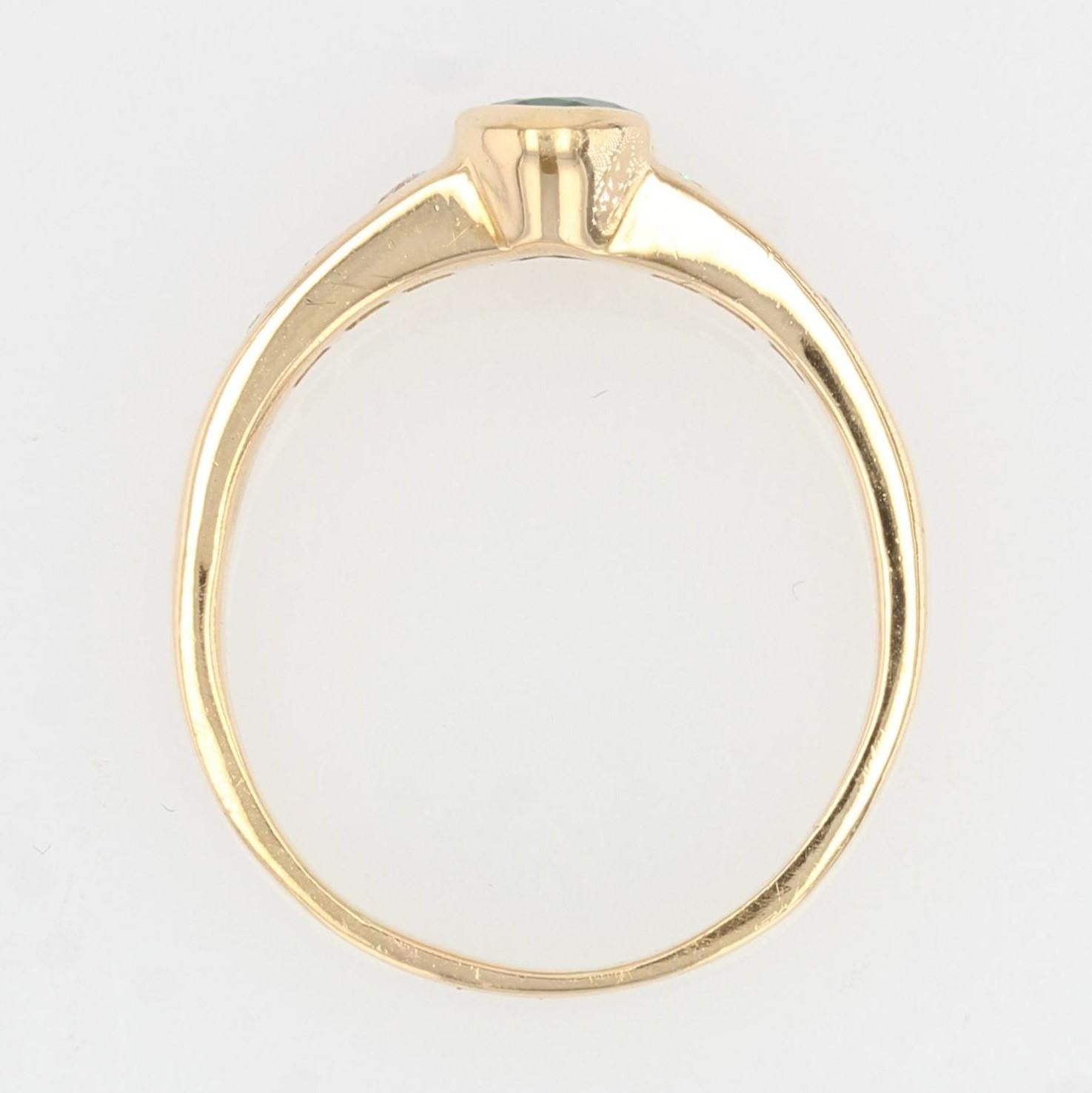 Französischer moderner Ring aus 18 Karat Gelbgold mit 0, 60 Karat Smaragd und Diamanten im Angebot 3