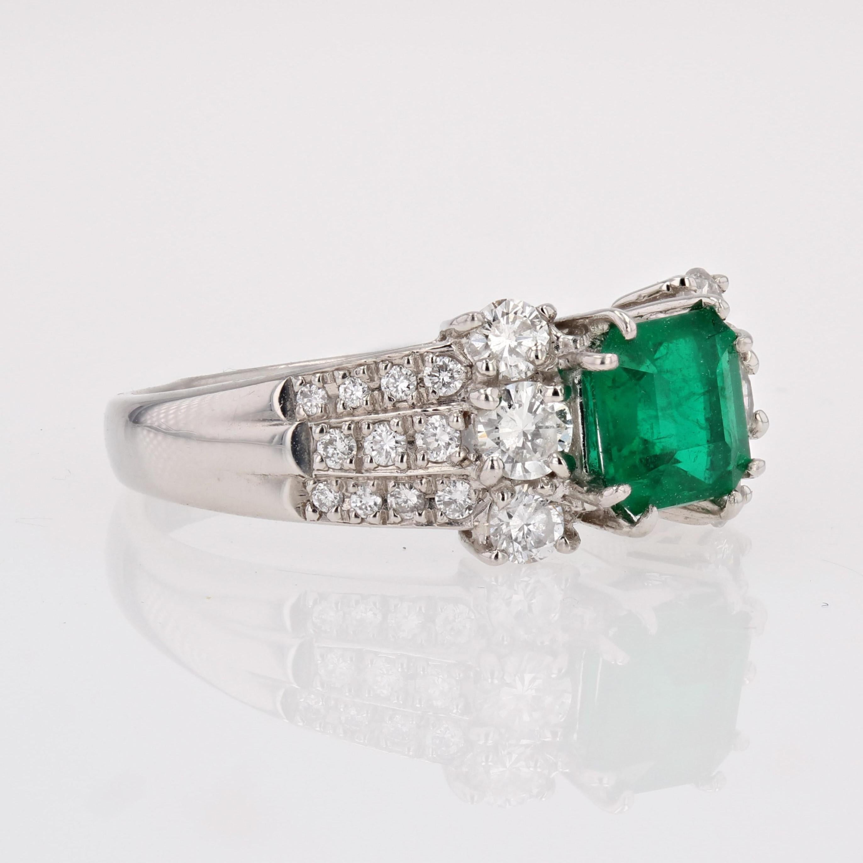 French Modern 0.82 Carat Colombian Emerald Diamonds Platinum Ring For Sale 5