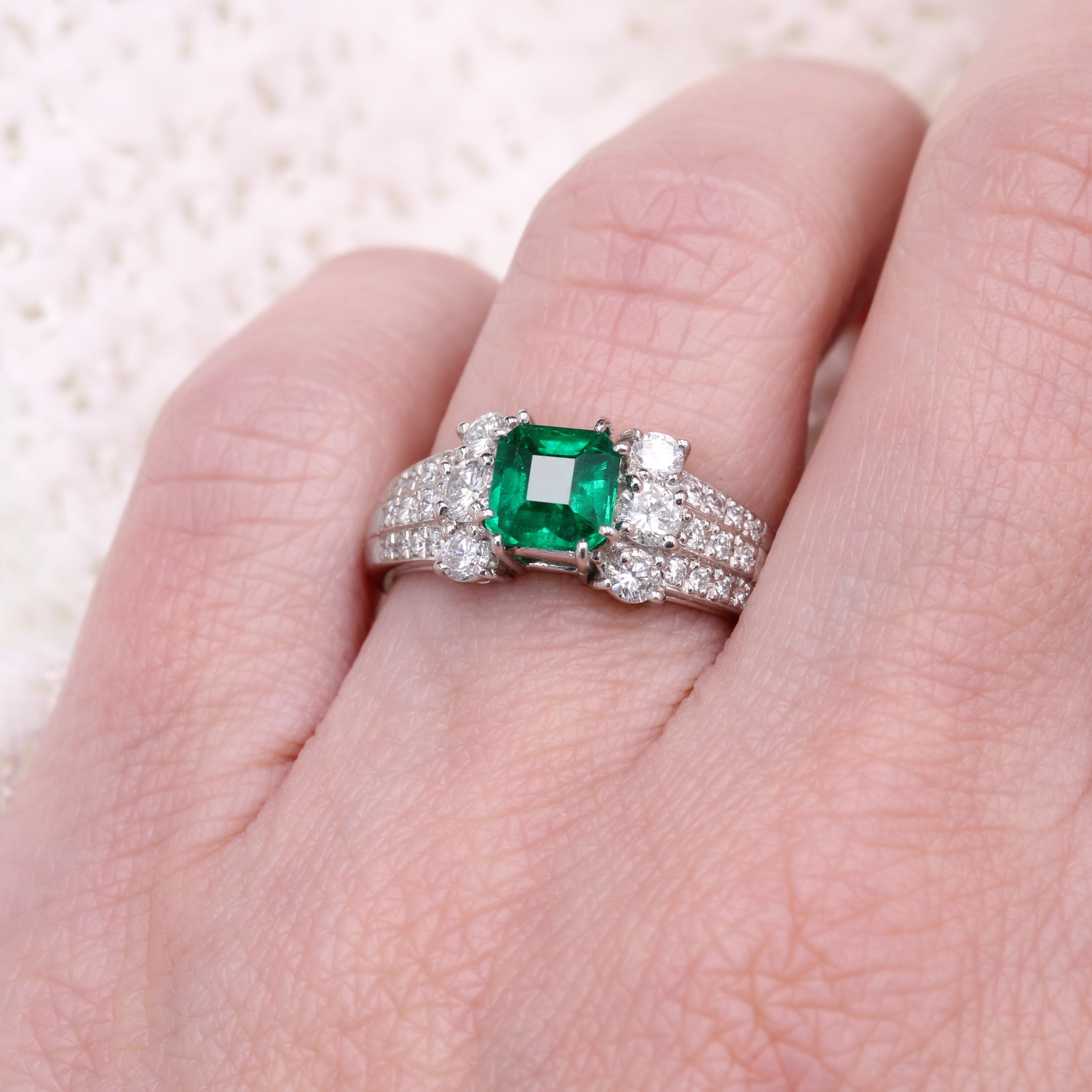 French Modern 0.82 Carat Colombian Emerald Diamonds Platinum Ring For Sale 8