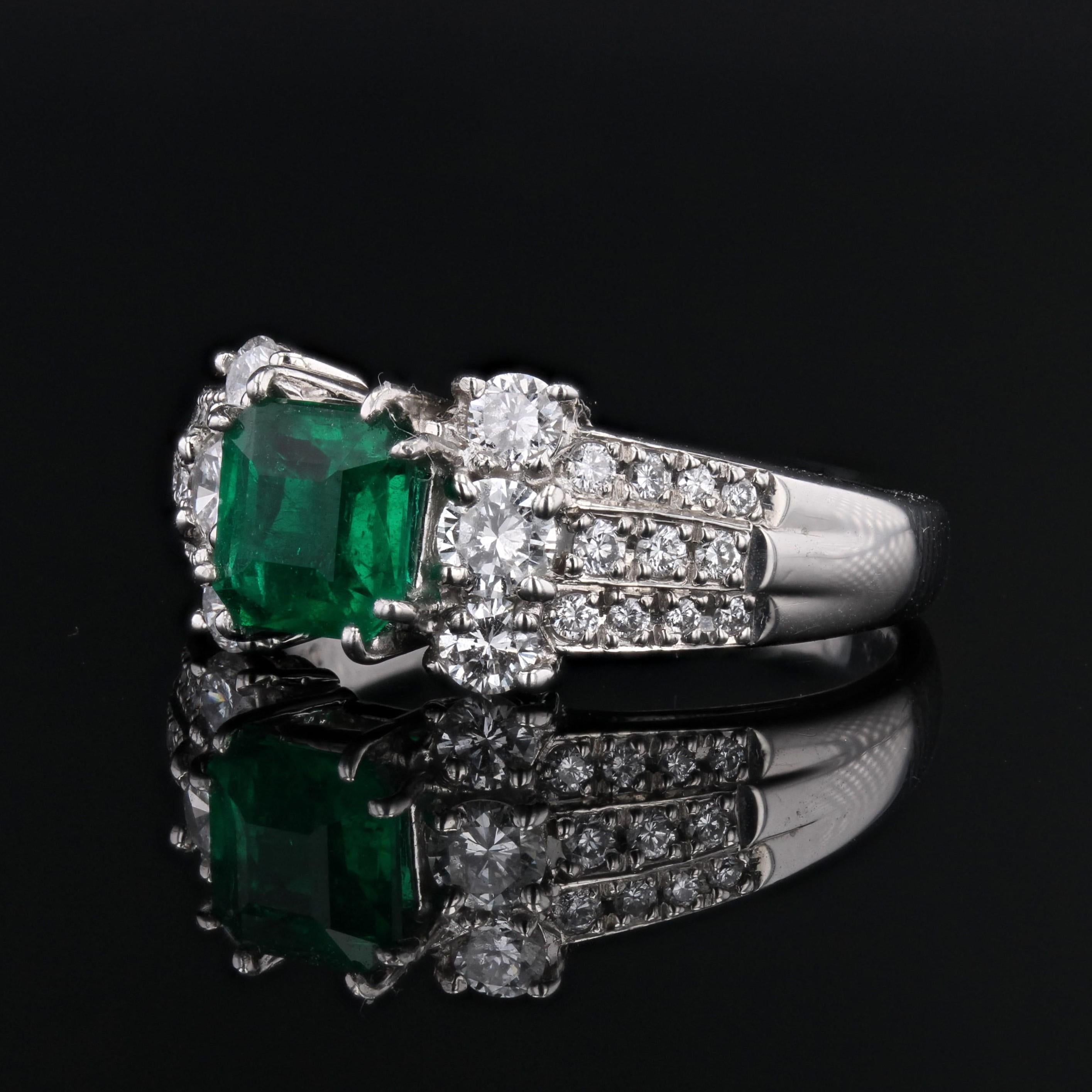 French Modern 0.82 Carat Colombian Emerald Diamonds Platinum Ring For Sale 1