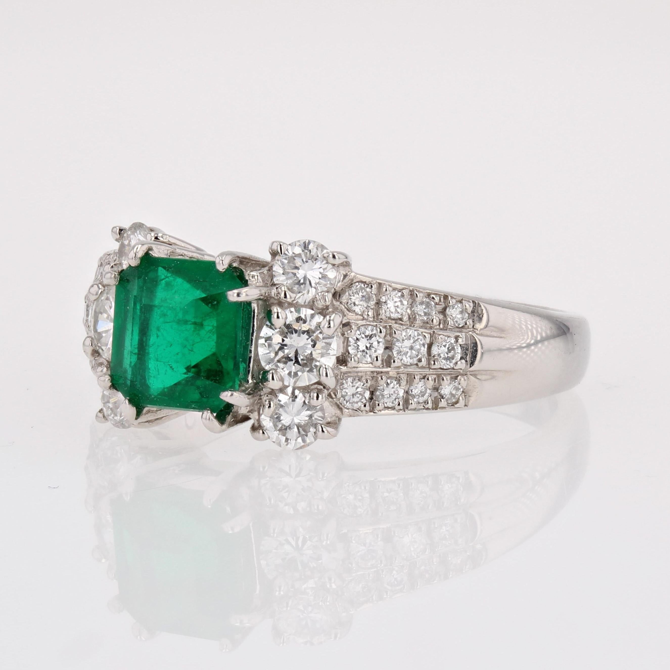 French Modern 0.82 Carat Colombian Emerald Diamonds Platinum Ring For Sale 2