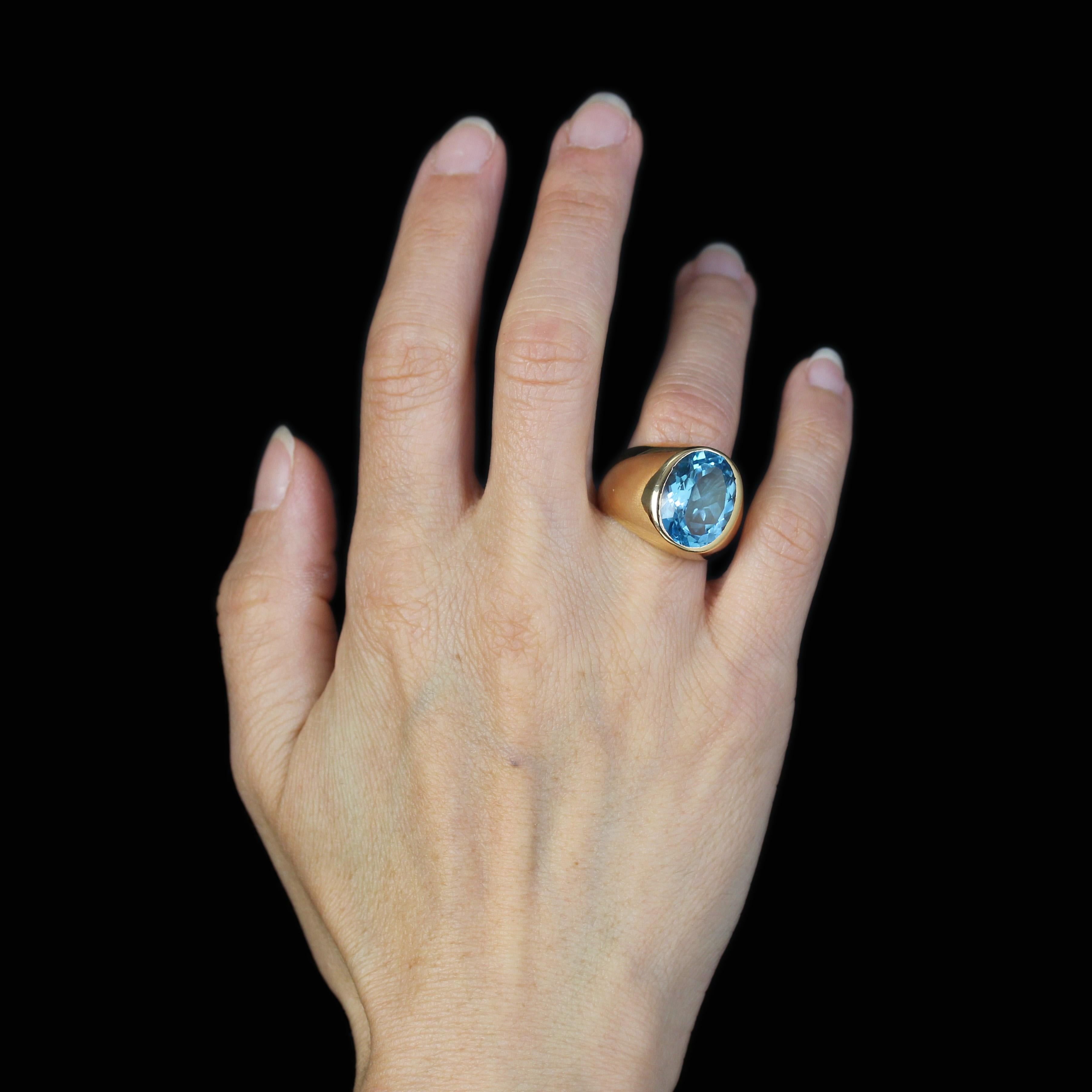 Französische Modernität 10 Karat Topas 18 Karat Gelbgold Armreif Ring (Ovalschliff) im Angebot