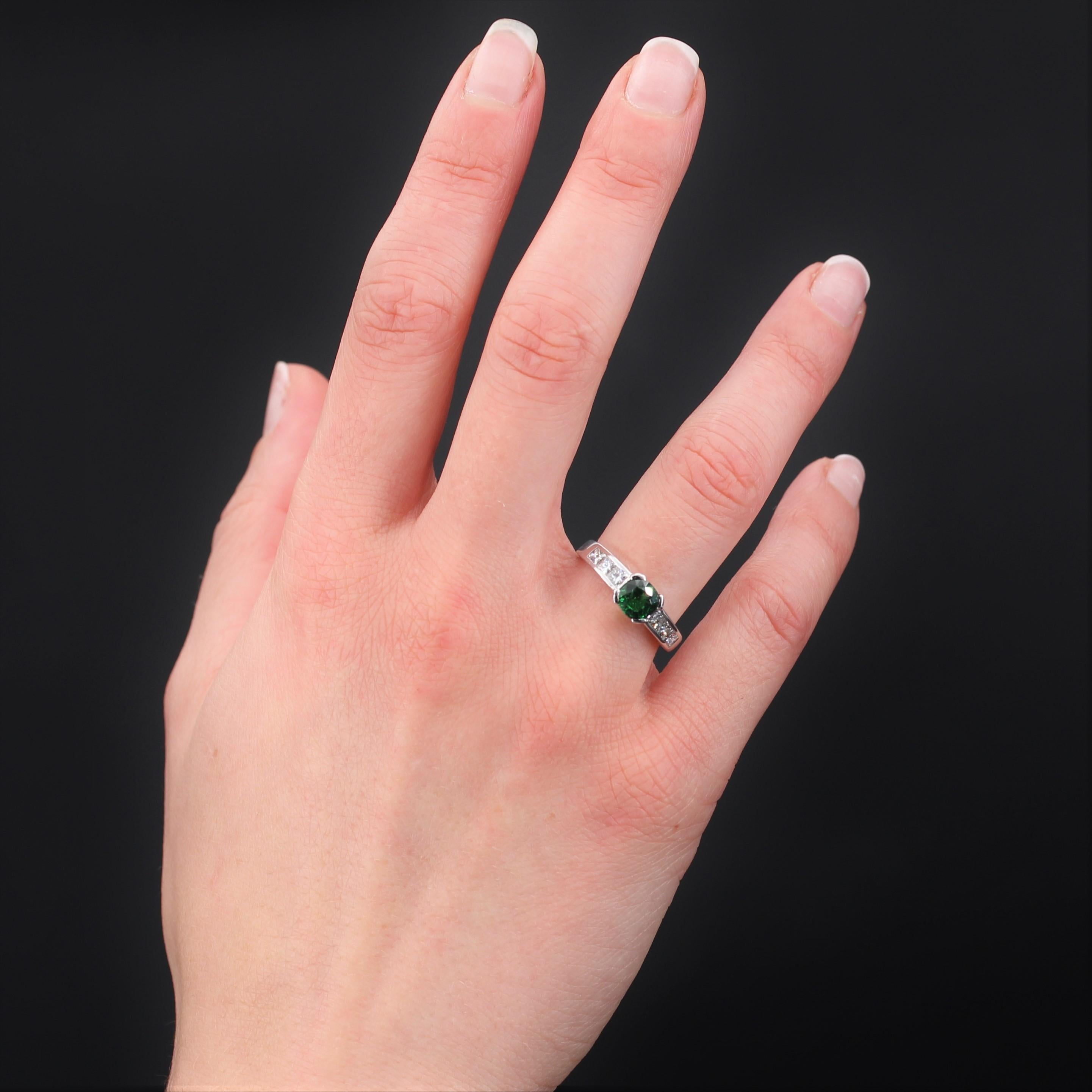 Women's French Modern 1, 02 Carat Tsavorite Garnet Princess-Cut Diamonds White Gold Ring For Sale