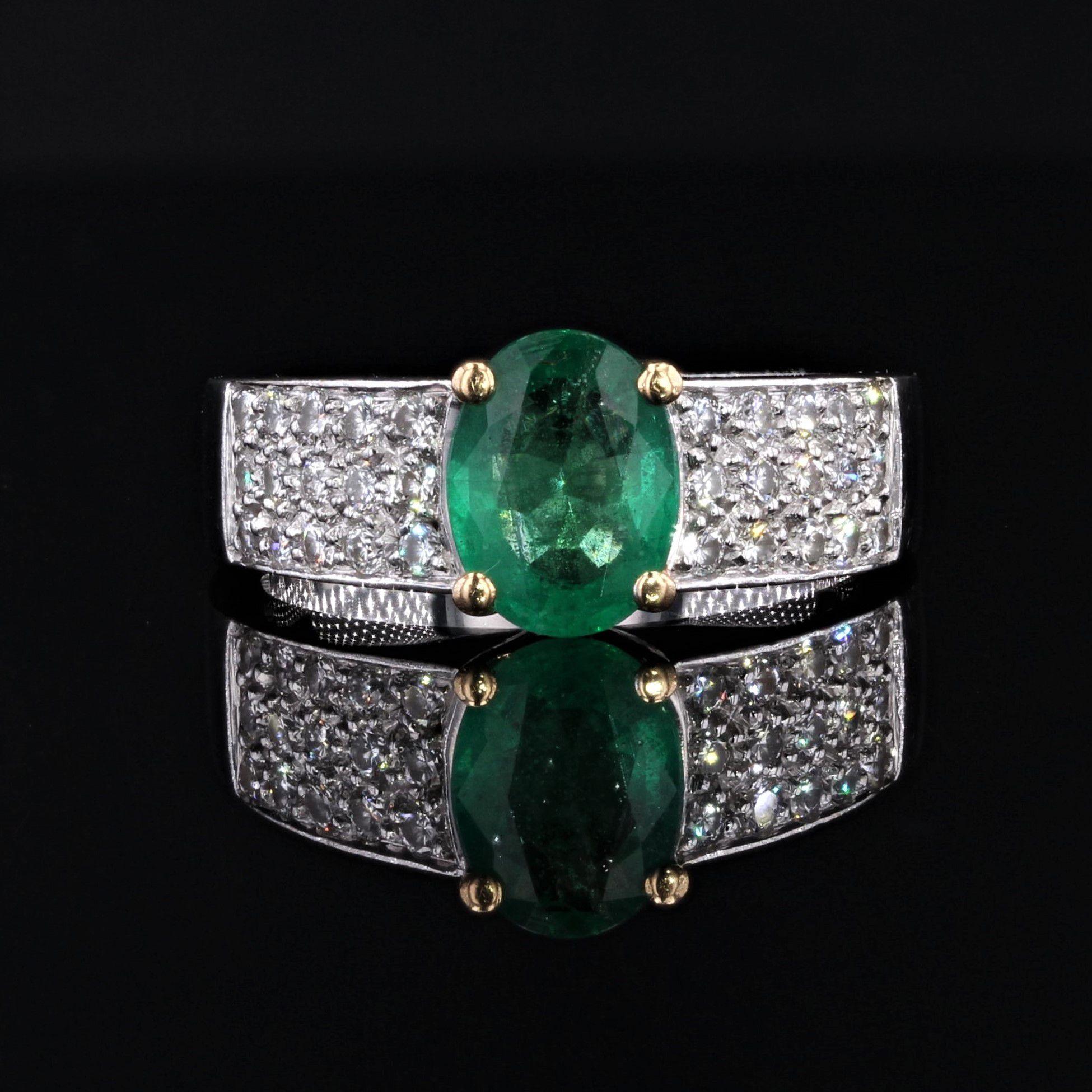 Oval Cut French Modern 1.10 Carat Emerald Diamonds 18 Karat White Yellow Gold Ring For Sale