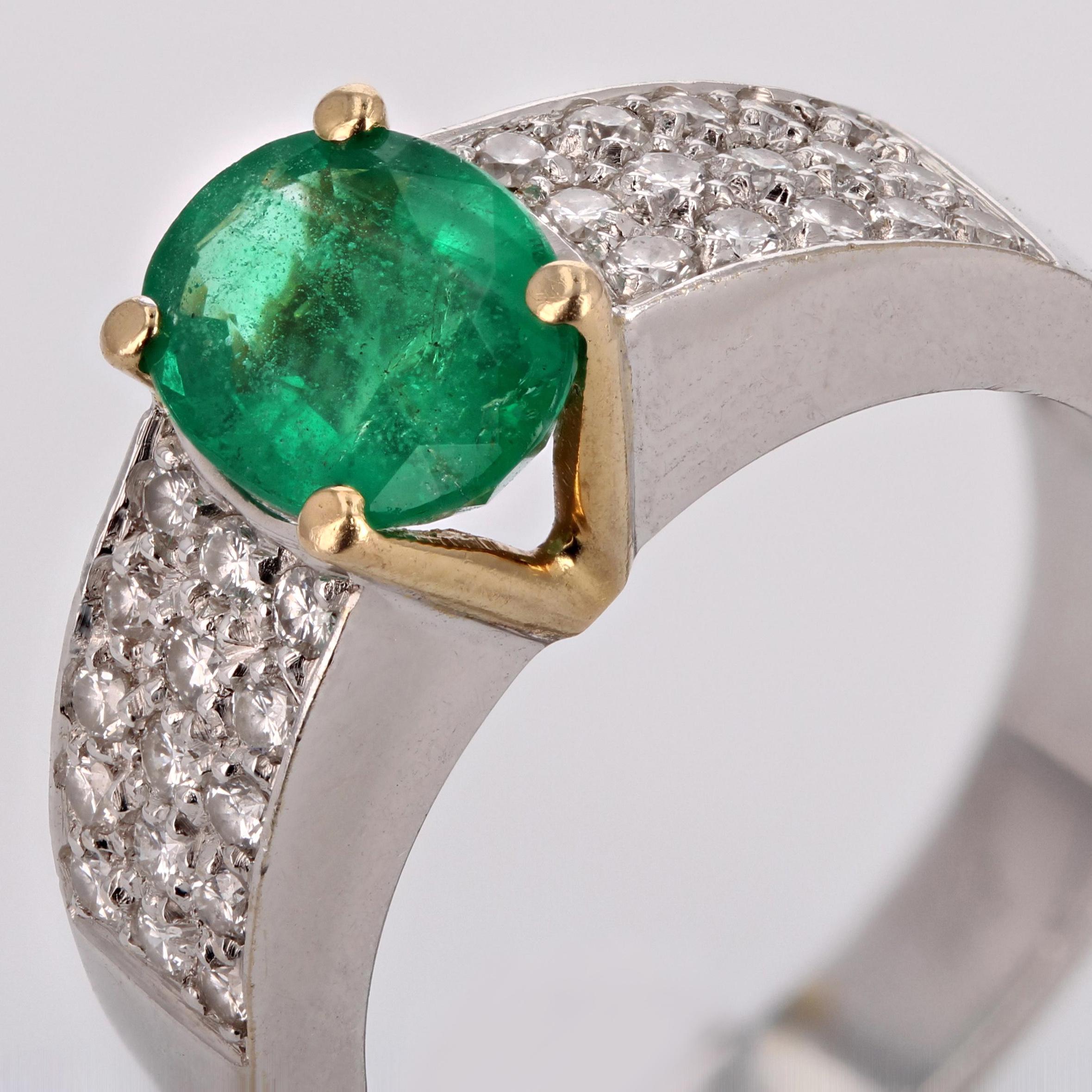 French Modern 1.10 Carat Emerald Diamonds 18 Karat White Yellow Gold Ring For Sale 3