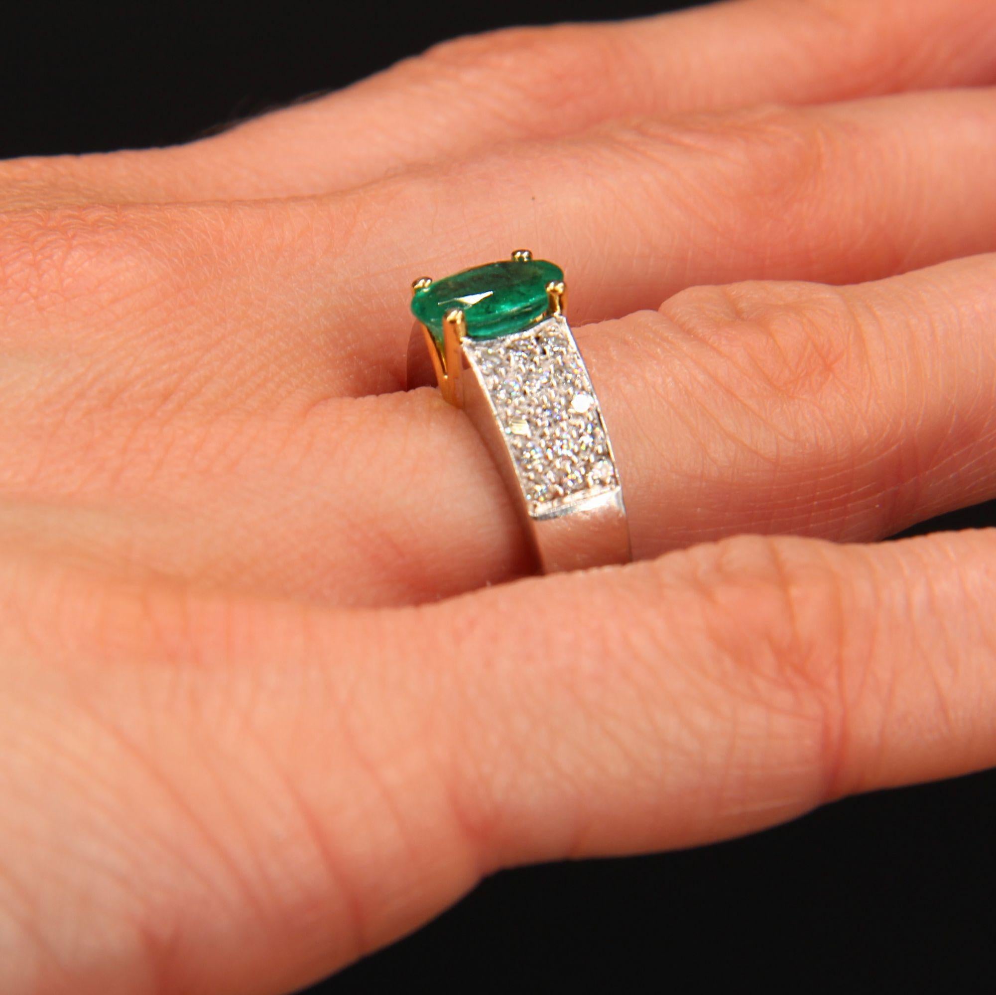 French Modern 1.10 Carat Emerald Diamonds 18 Karat White Yellow Gold Ring For Sale 6