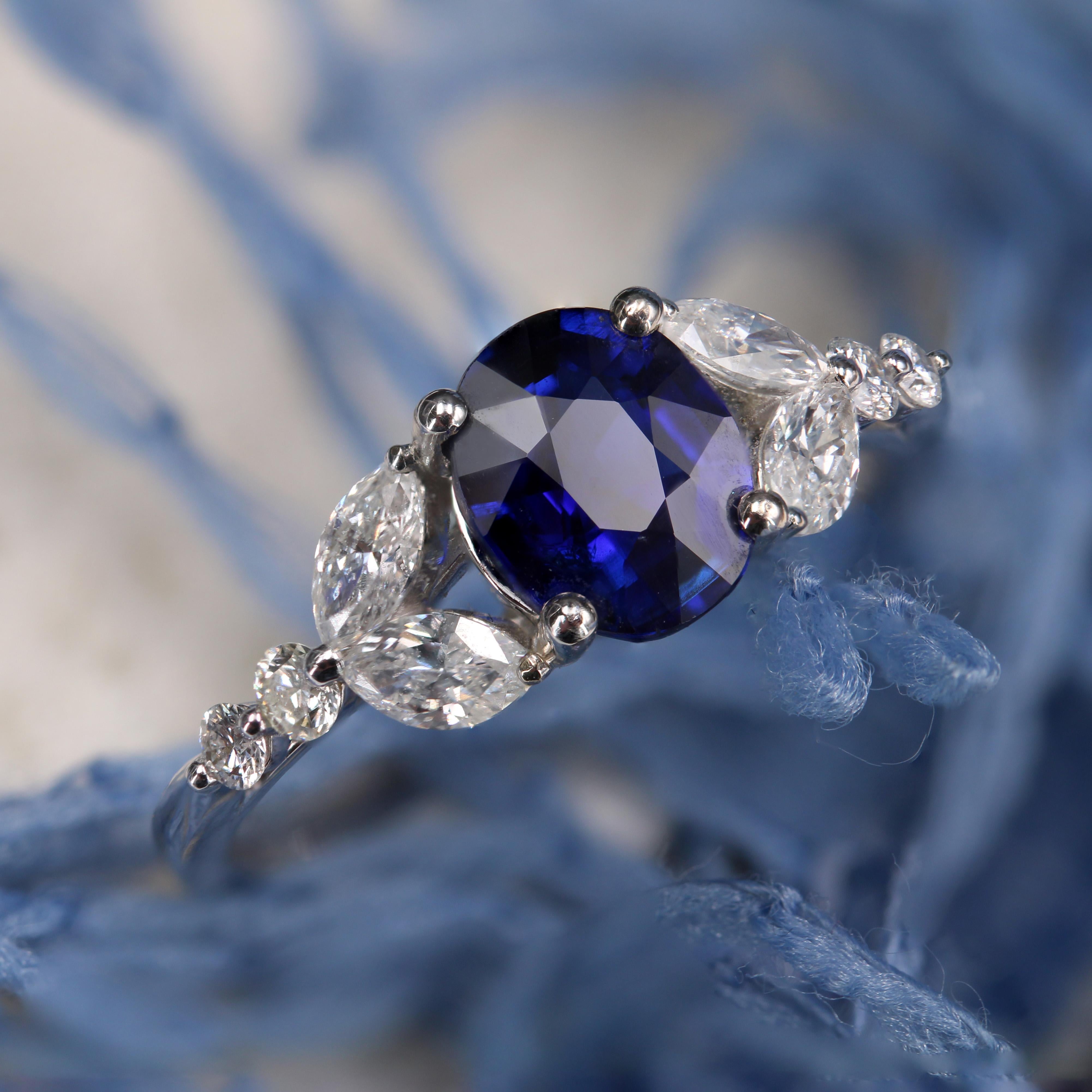 French Modern 1.51 Carat Royal Blue Sapphire Diamonds 18 Karat White Gold Ring For Sale 6