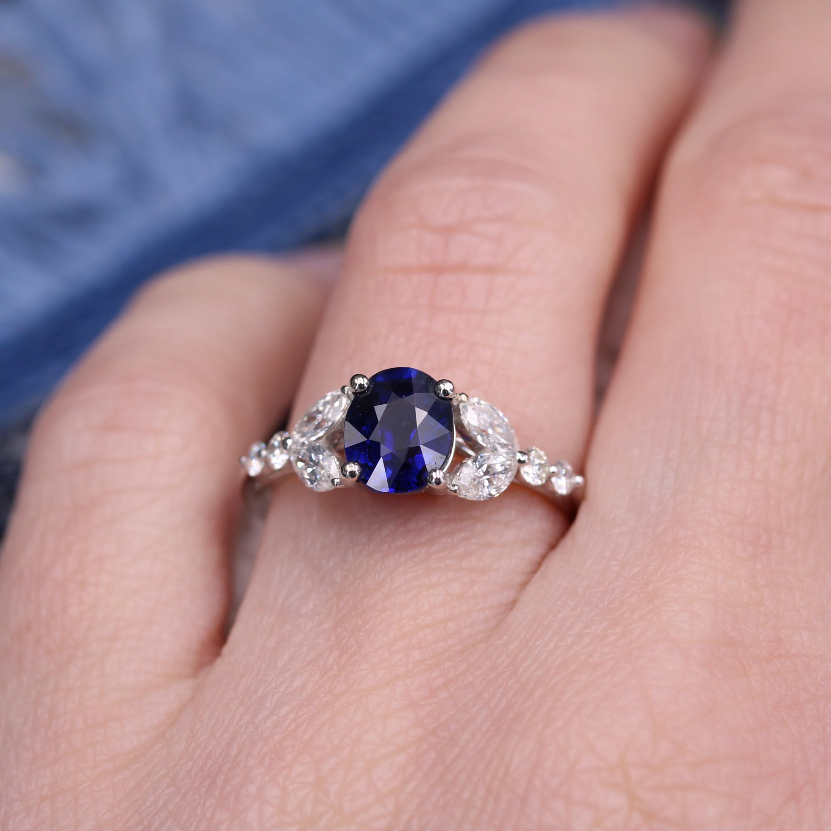 French Modern 1.51 Carat Royal Blue Sapphire Diamonds 18 Karat White Gold Ring For Sale 9