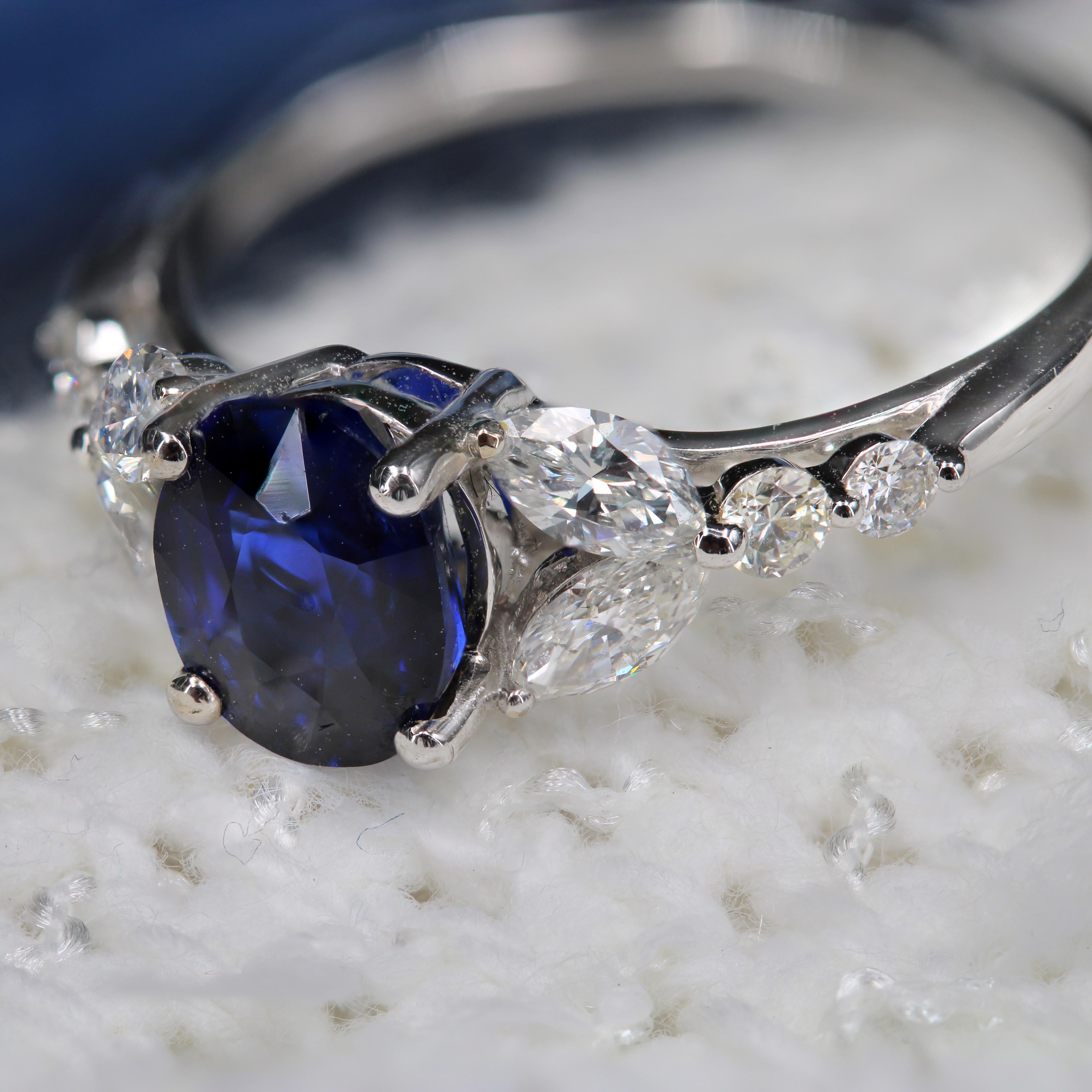 Women's French Modern 1.51 Carat Royal Blue Sapphire Diamonds 18 Karat White Gold Ring For Sale