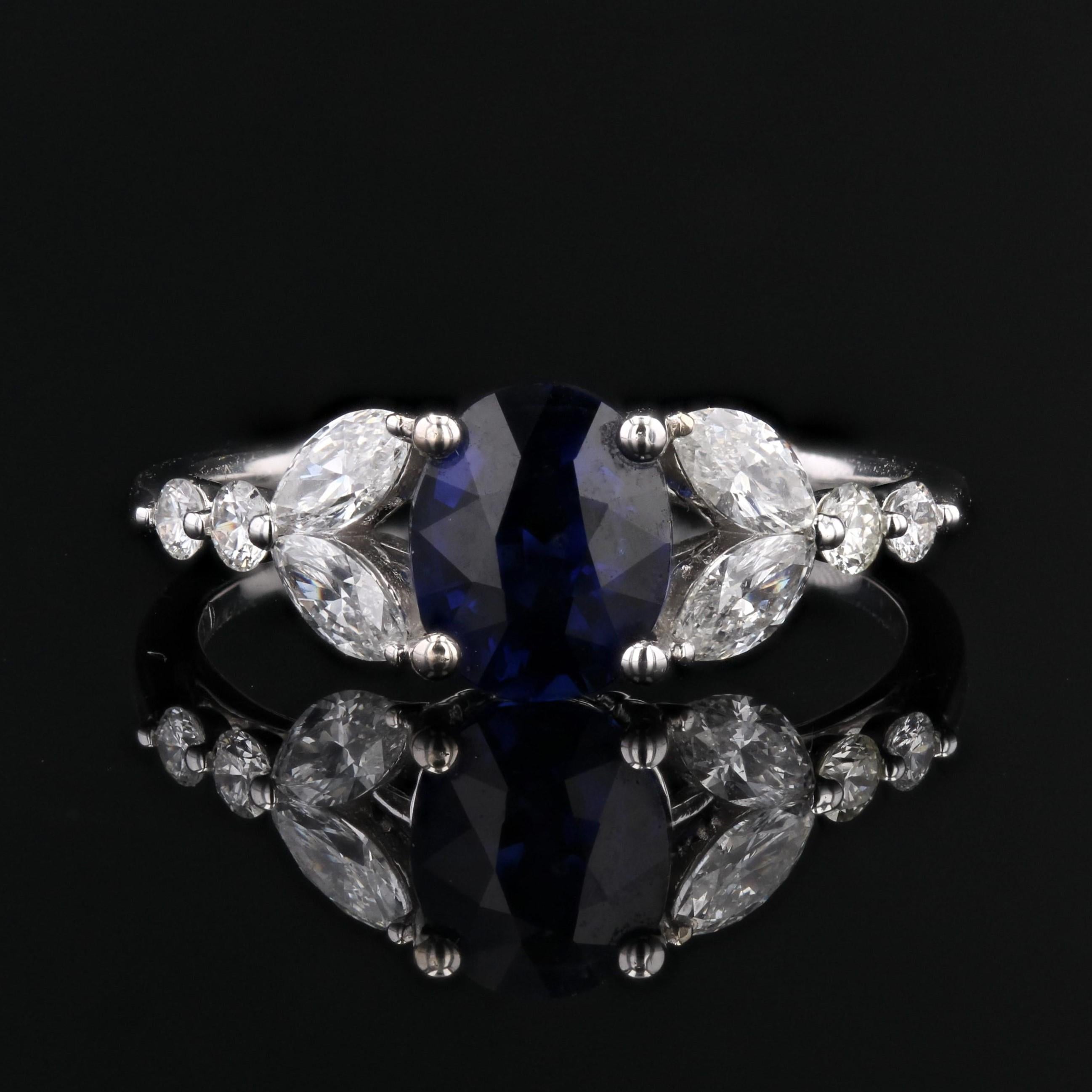 French Modern 1.51 Carat Royal Blue Sapphire Diamonds 18 Karat White Gold Ring For Sale 1