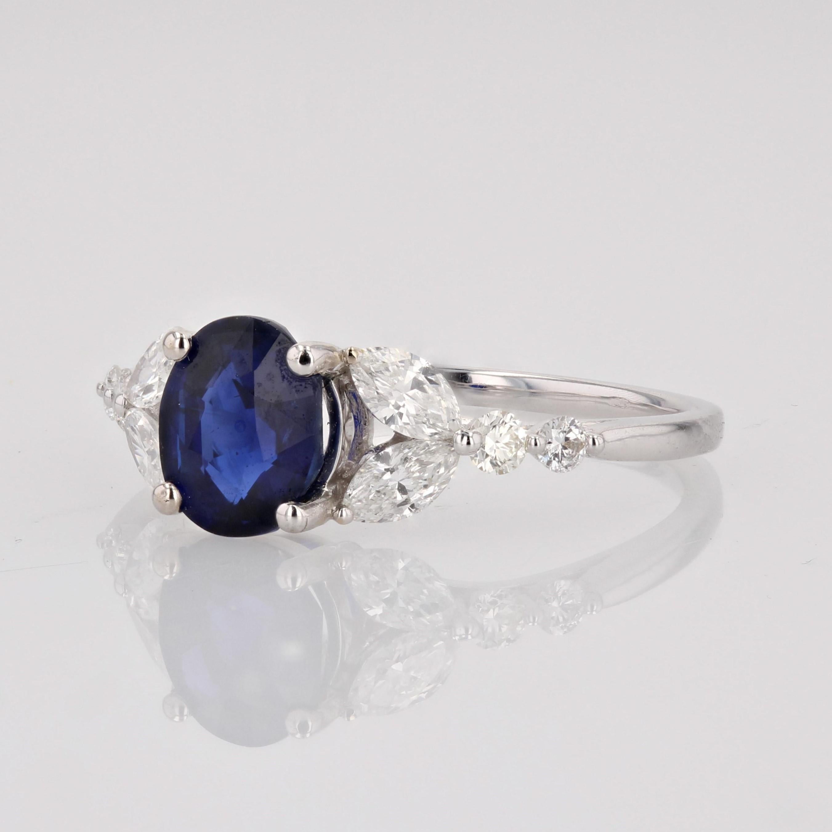 French Modern 1.51 Carat Royal Blue Sapphire Diamonds 18 Karat White Gold Ring For Sale 4
