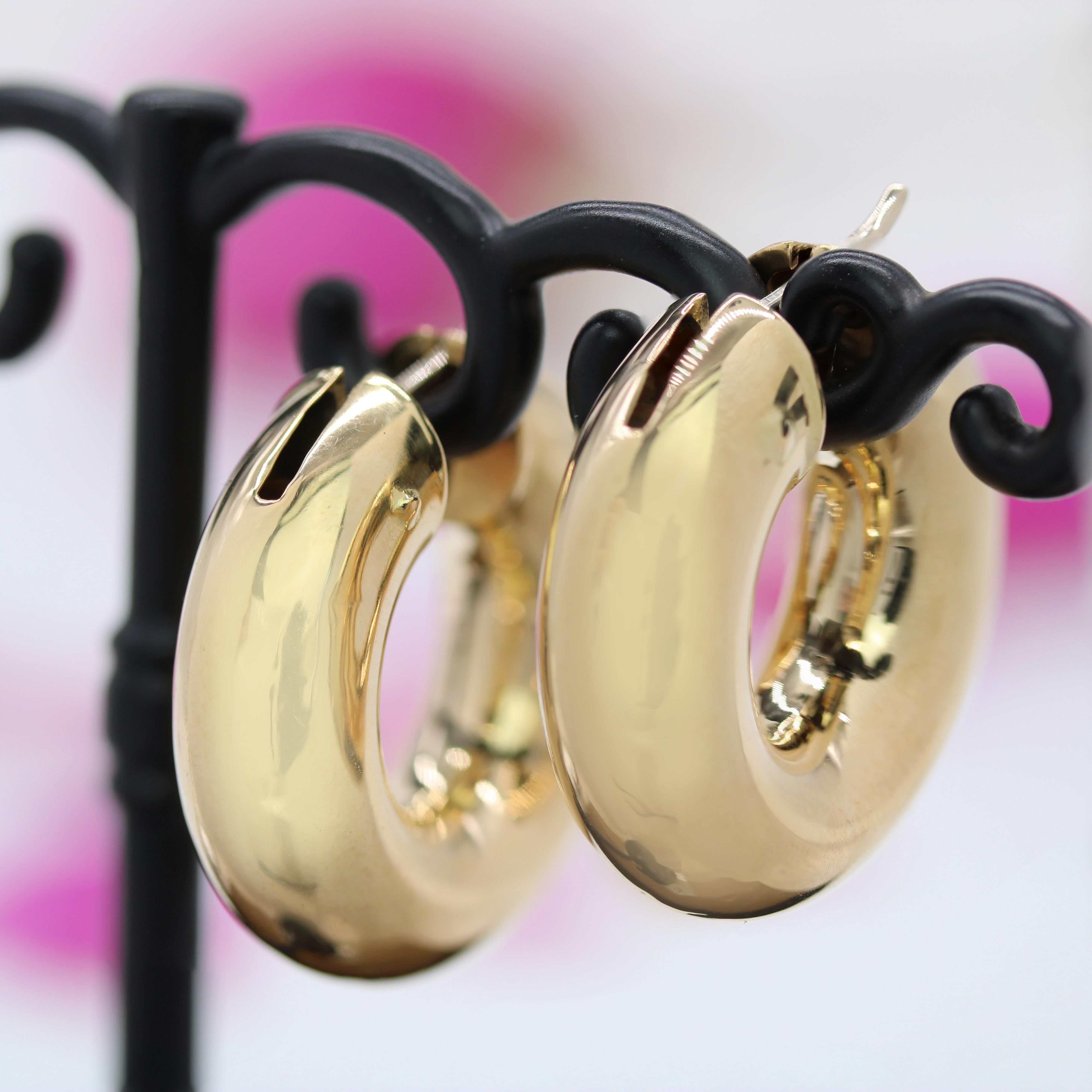 Orecchini moderni francesi a cerchio in oro giallo 18 carati in vendita 2