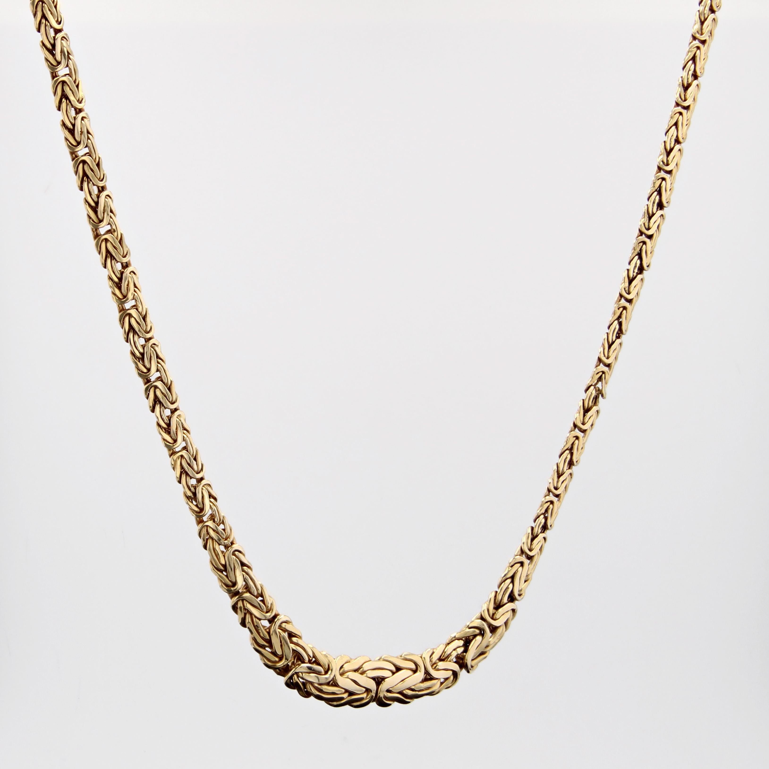 French Modern 18 Karat Yellow Gold Interlaced Flat Mesh Necklace For Sale 1
