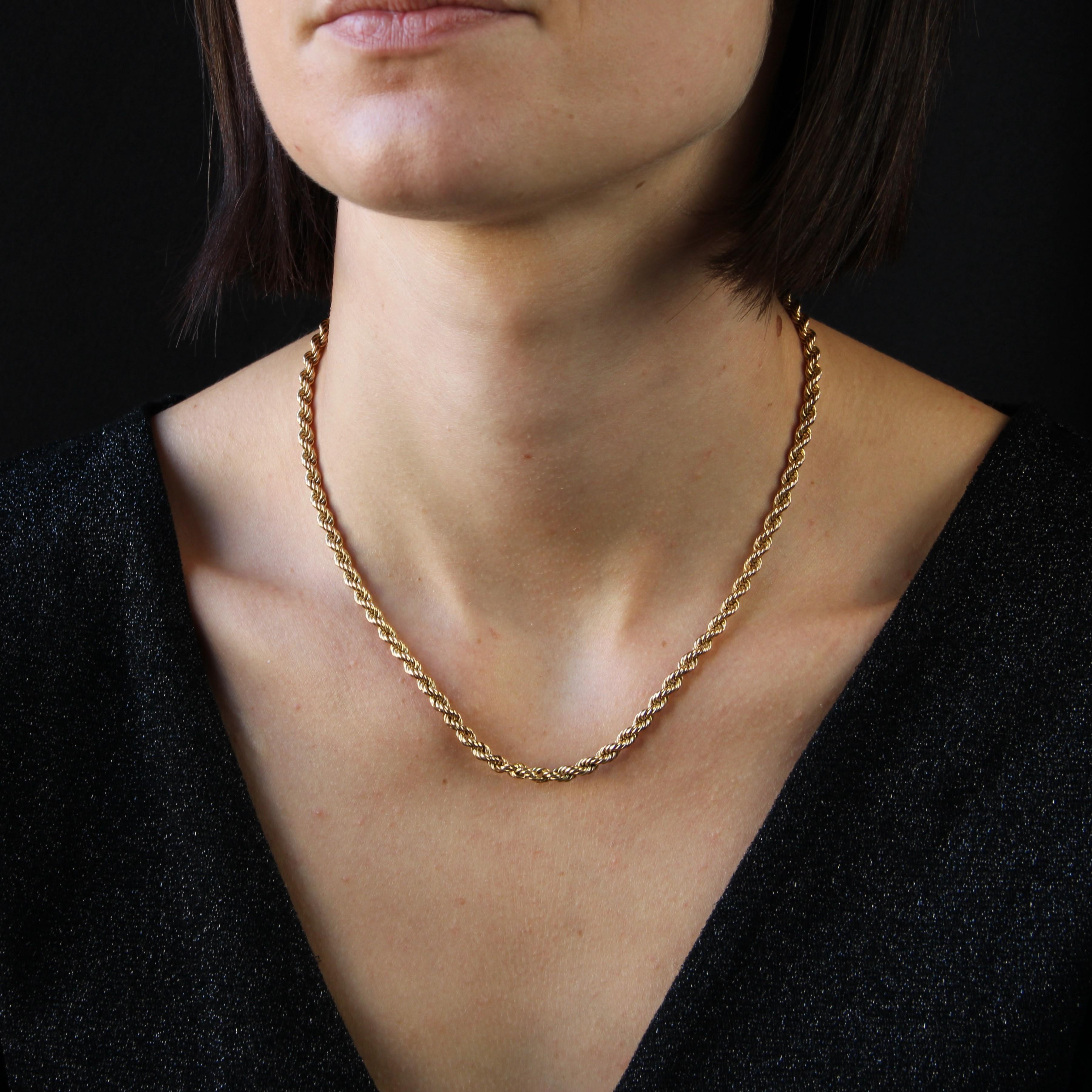 Necklace in 18 karat yellow gold, eagle head hallmark.
This choker necklace is made of twisted gold wire. The clasp is a spring ring.
Length : 43,5 cm approximately, width : 4 mm approximately.
Total weight of the jewel : 10,7 g
