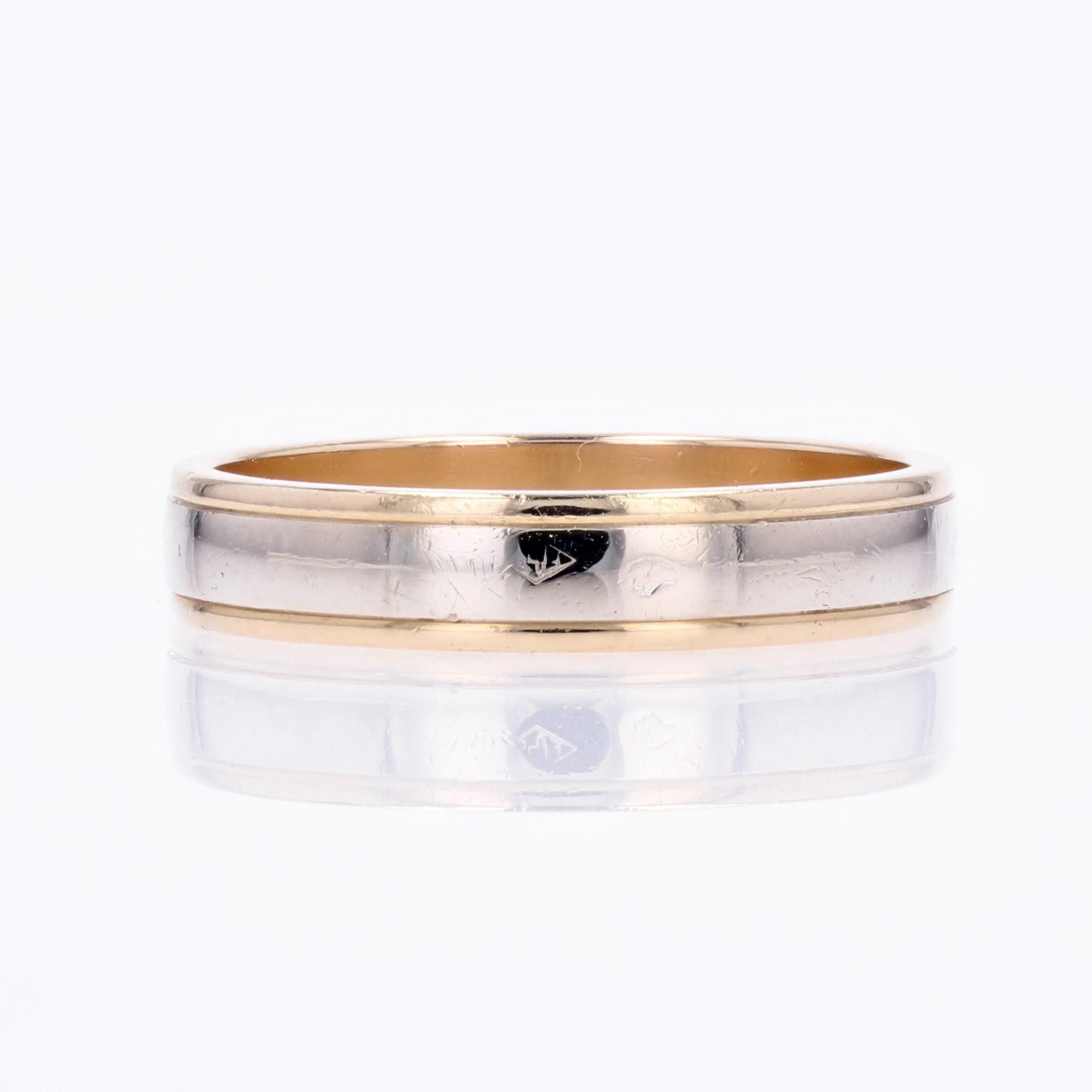 Anello moderno francese in oro giallo bianco 18 carati con incisione per uomo in vendita 2