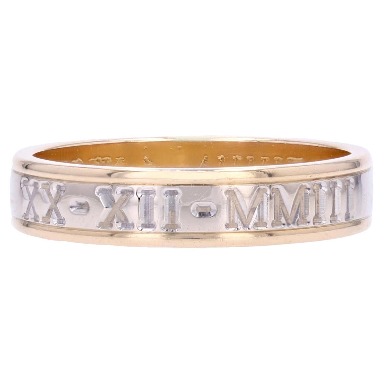 Anello moderno francese da donna inciso in oro giallo bianco 18 carati in vendita