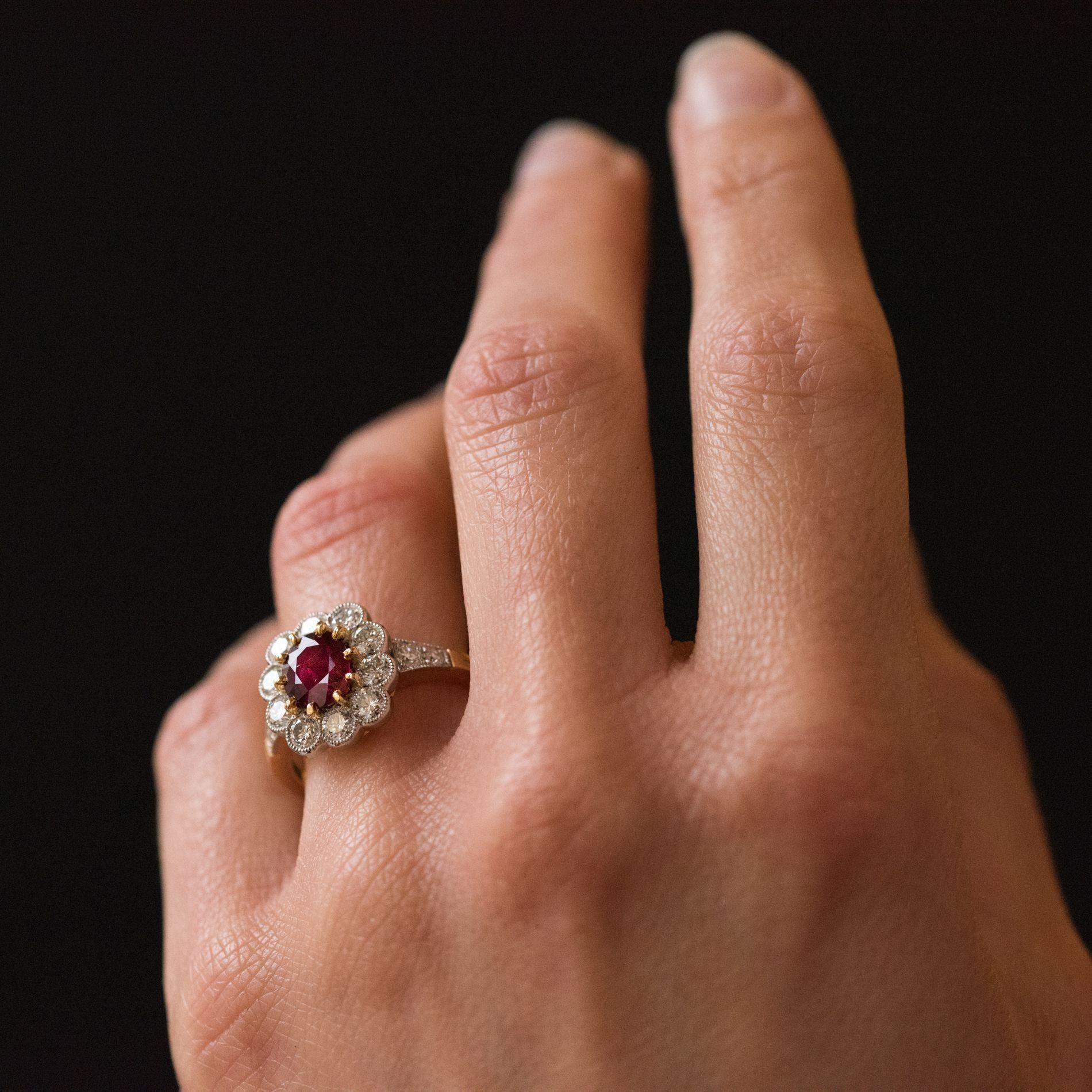 French Modern 2, 04 Carat Ruby Diamonds 18 Karat Yellow Gold Daisy Cluster Ring For Sale 5